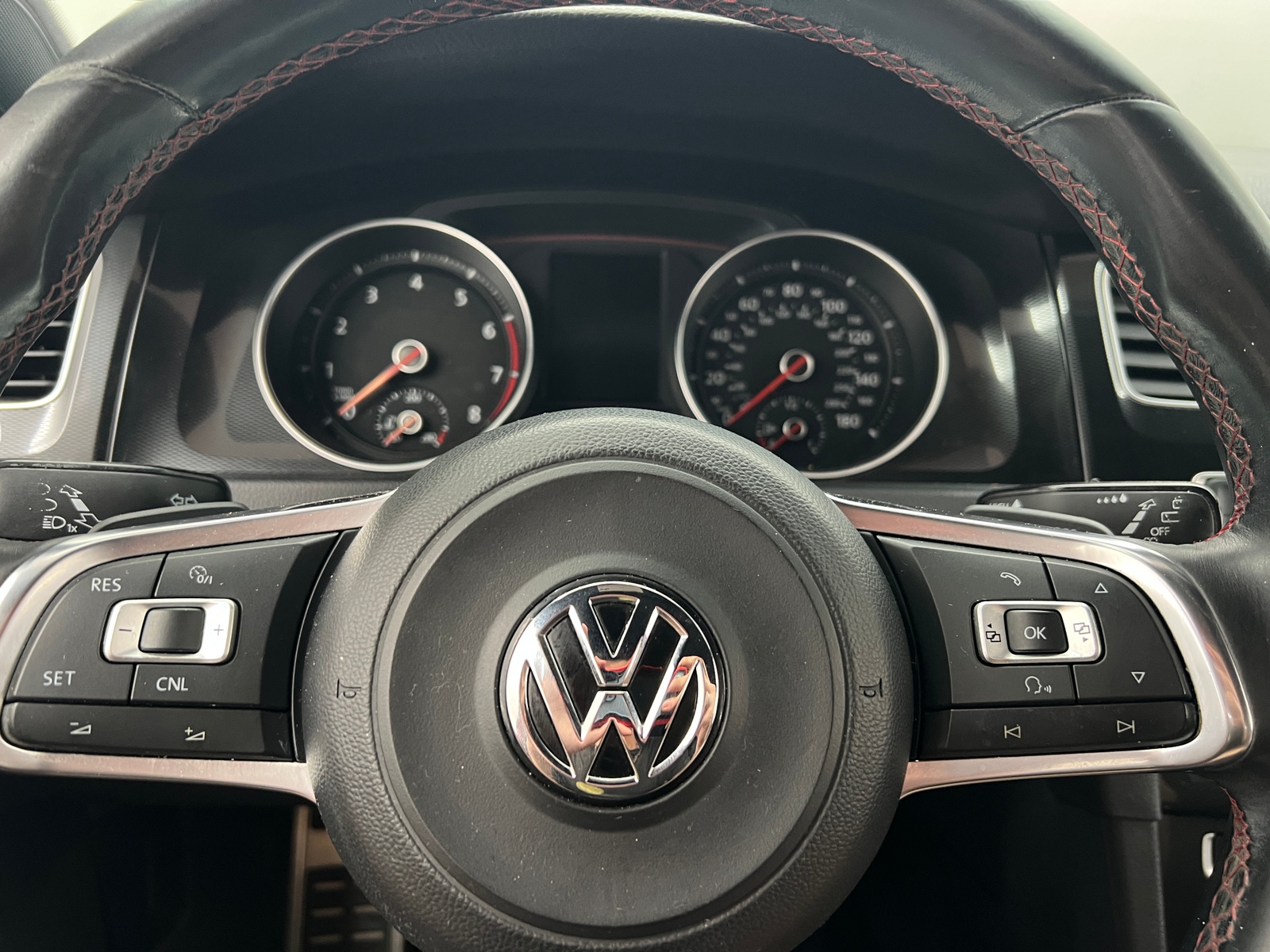 Thumbnail: 2016 Volkswagen Golf - 5