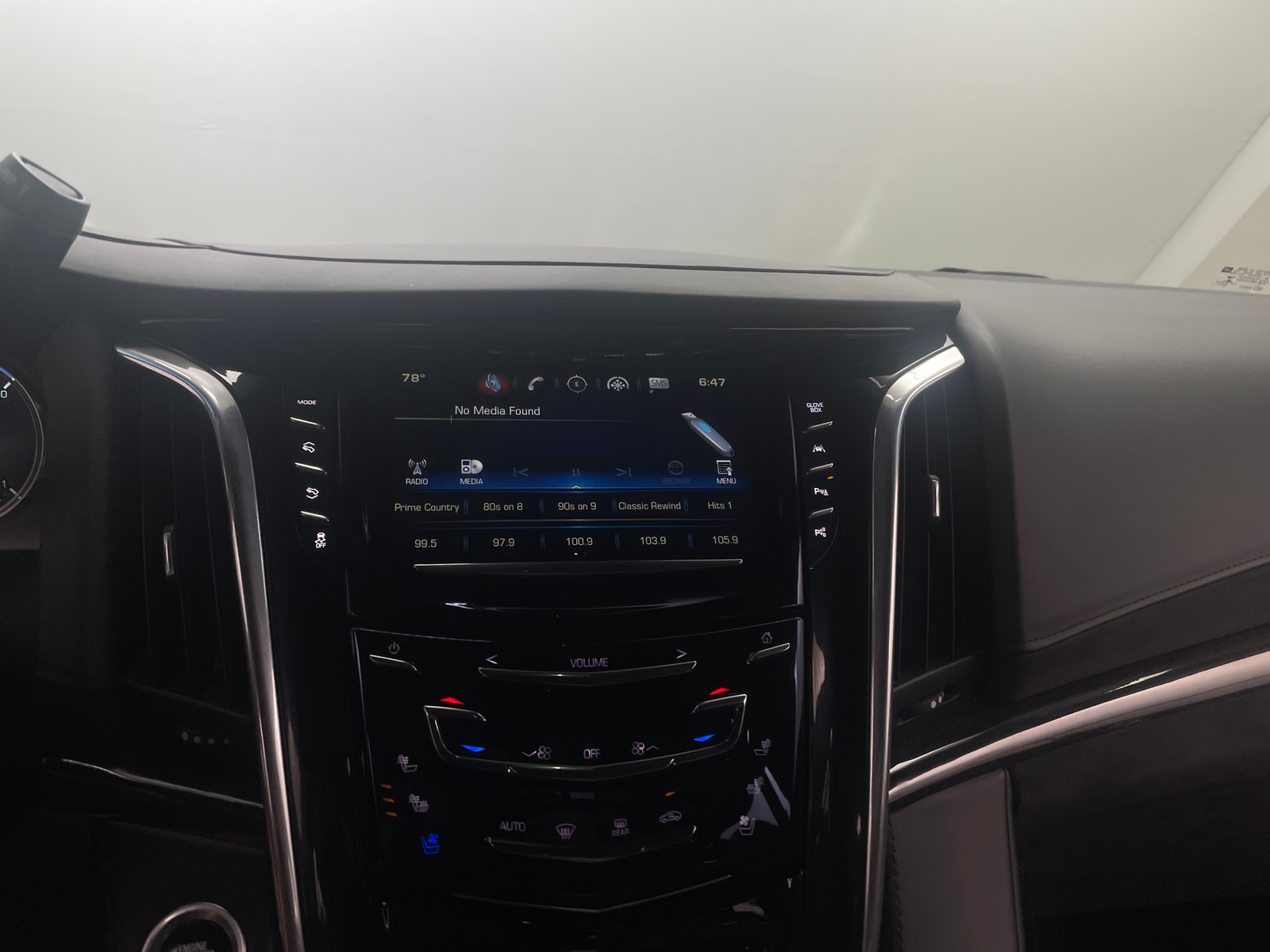 Thumbnail: 2019 Cadillac Escalade - 3