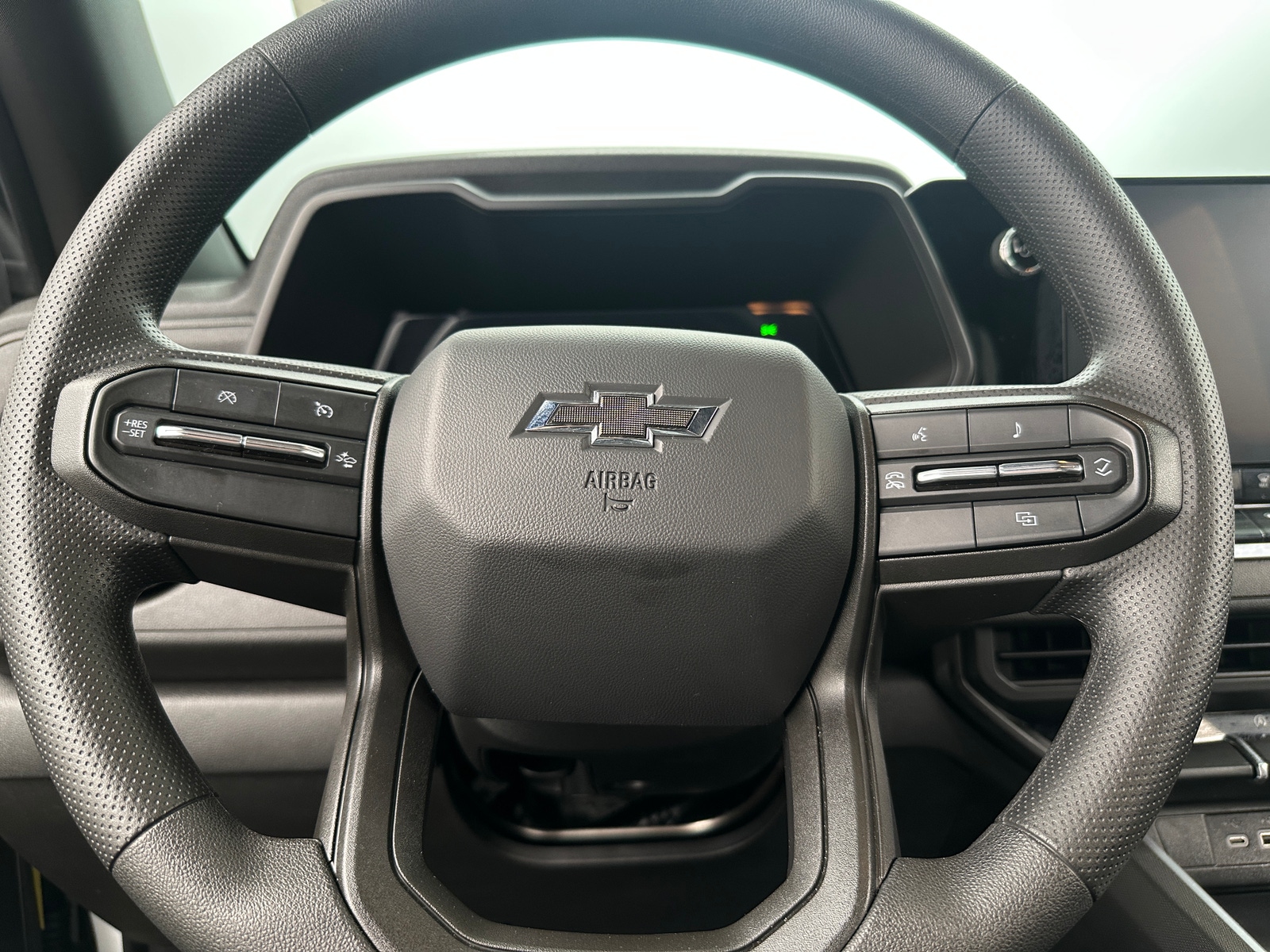 Thumbnail: 2024 Chevrolet Colorado - 5