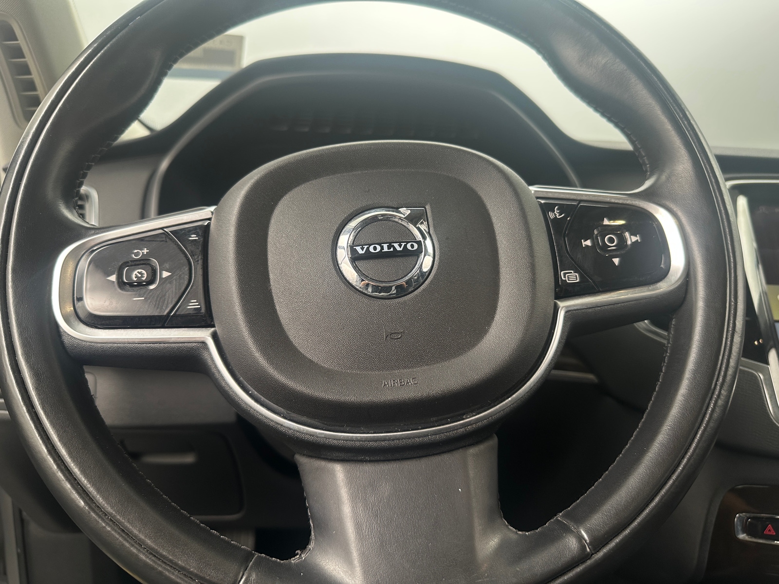 Thumbnail: 2016 Volvo XC90 - 4