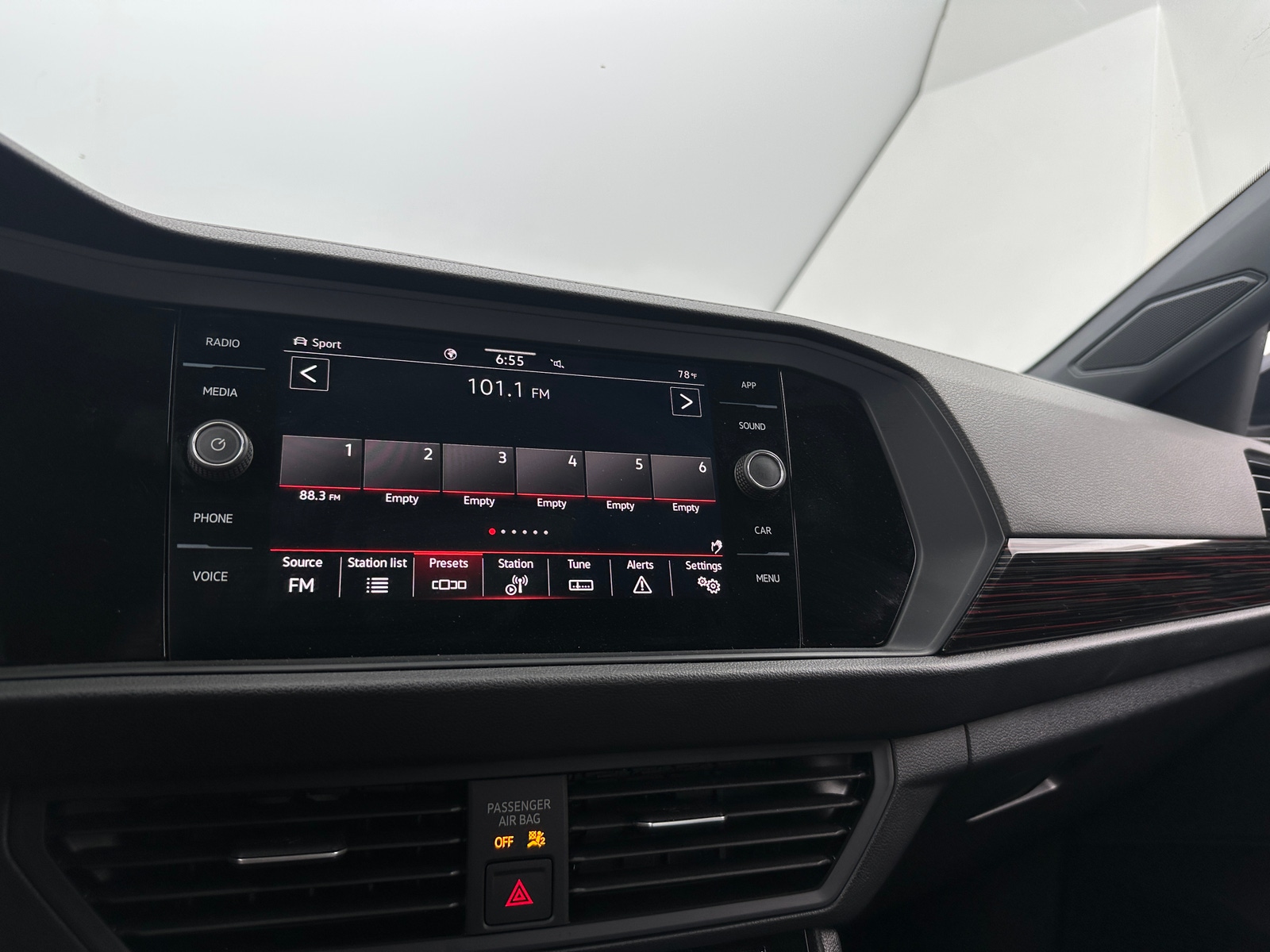 Thumbnail: 2024 Volkswagen Jetta - 4