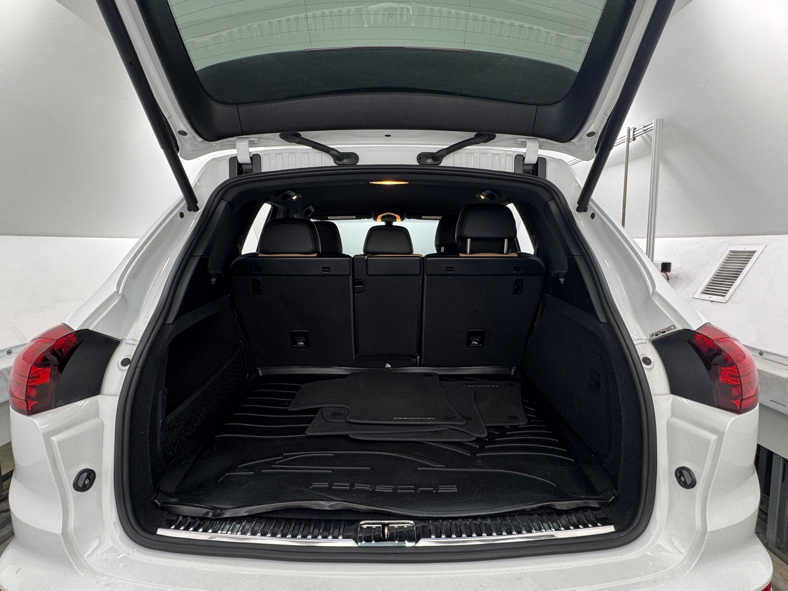 Thumbnail: 2017 Porsche Cayenne - 6