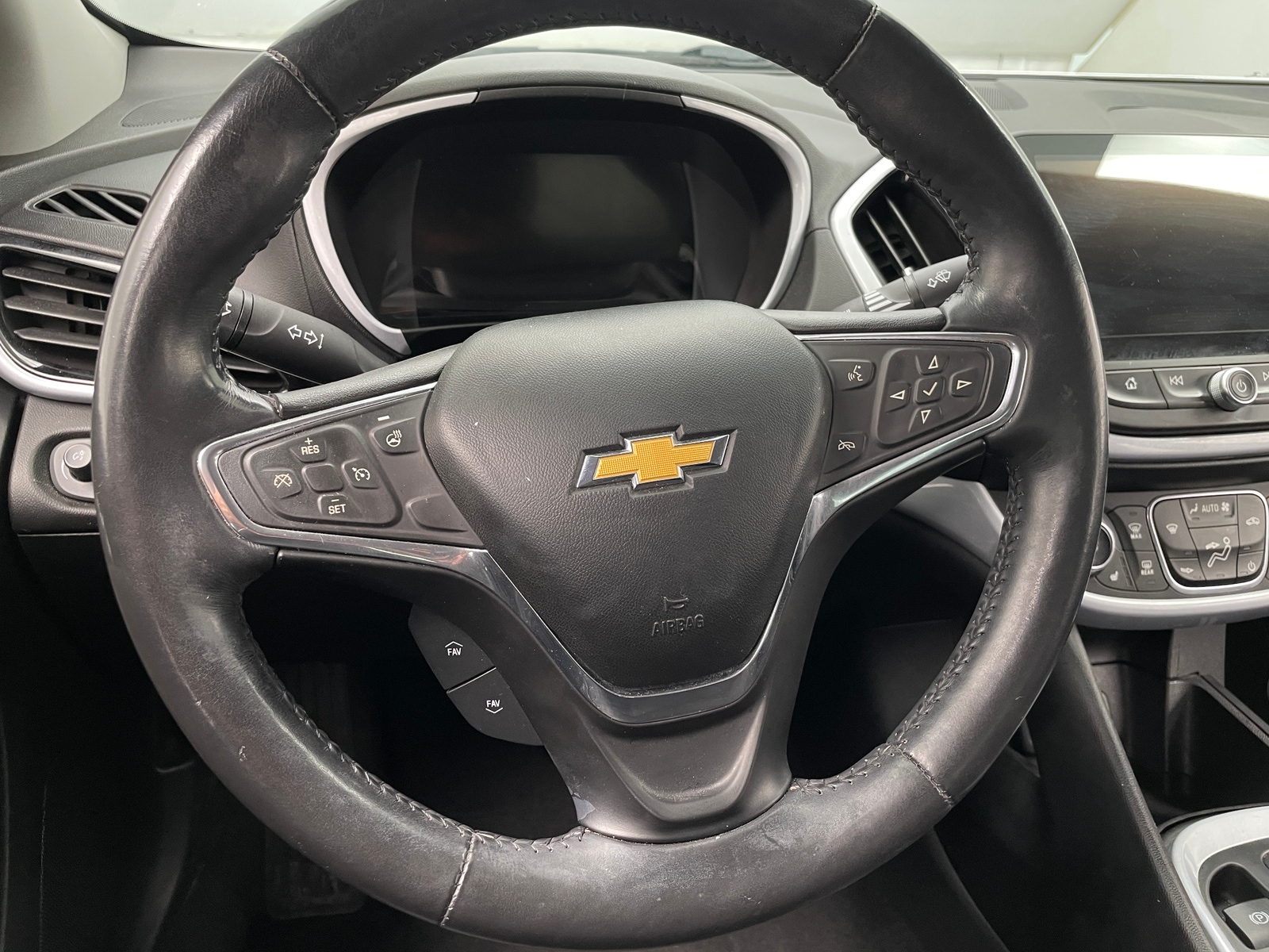 Thumbnail: 2017 Chevrolet Volt - 4