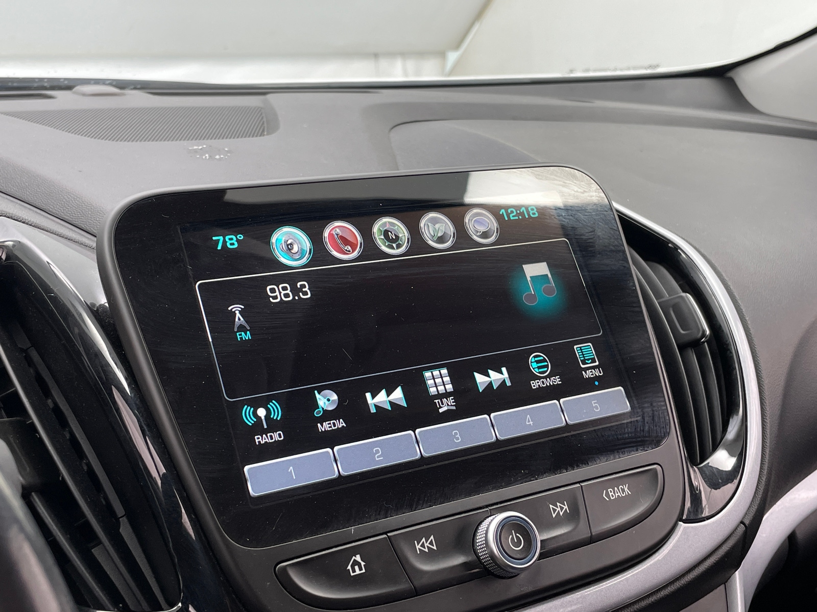 Thumbnail: 2017 Chevrolet Volt - 3
