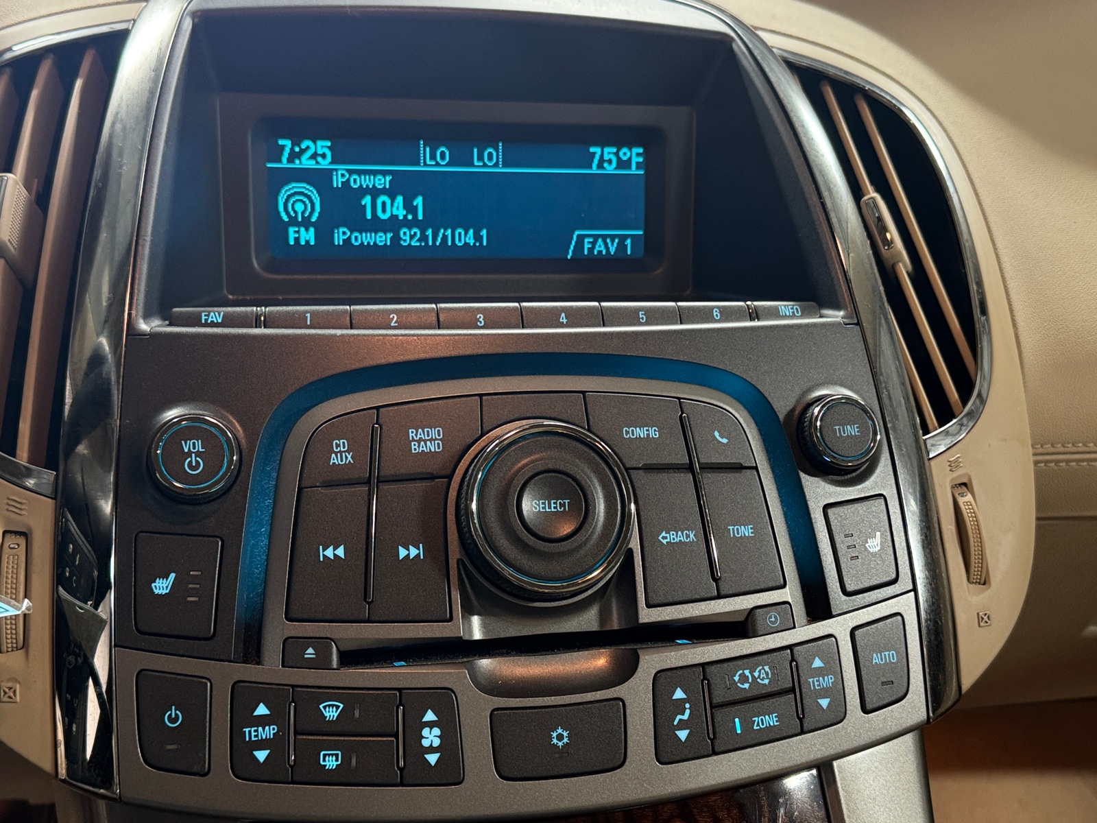 Thumbnail: 2011 Buick LaCrosse - 3