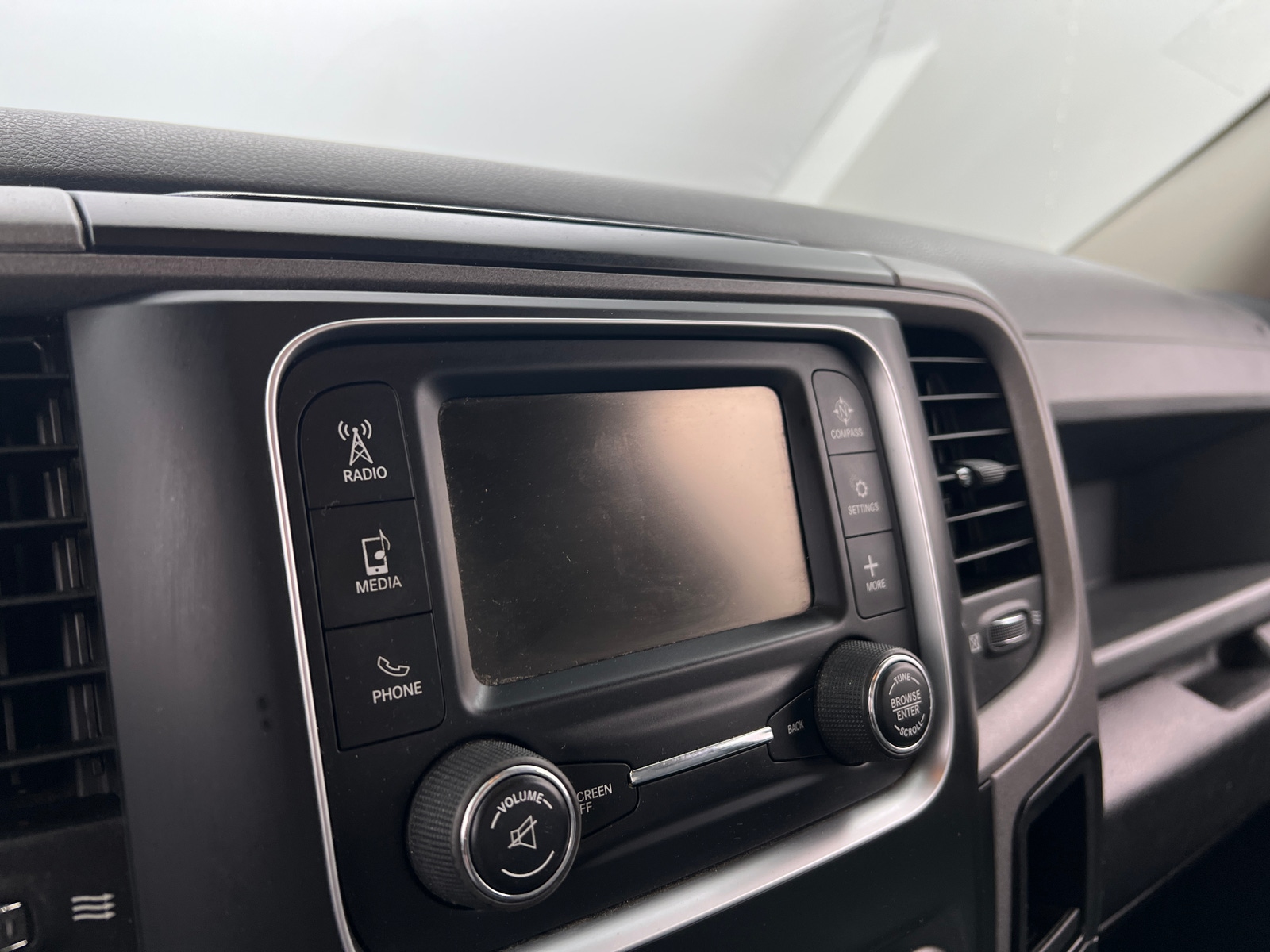 Thumbnail: 2019 RAM 1500 Classic - 4
