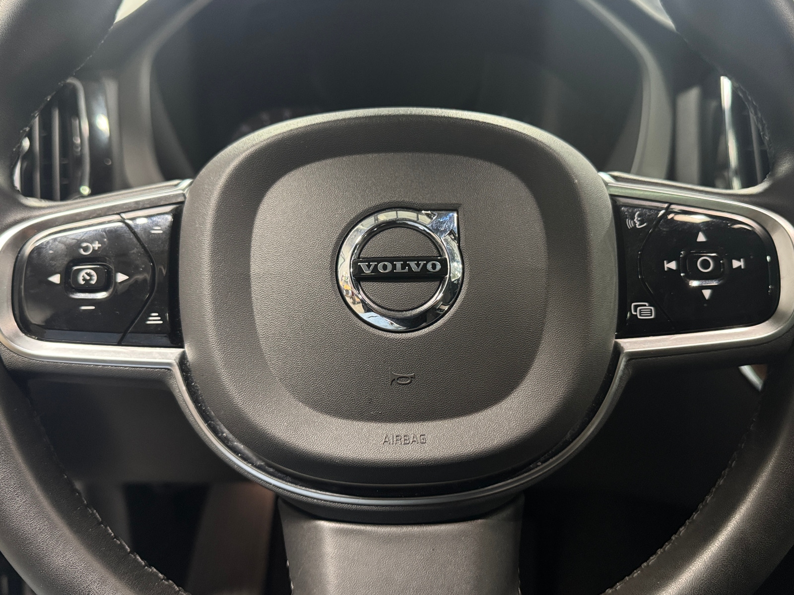 Thumbnail: 2023 Volvo XC60 - 4