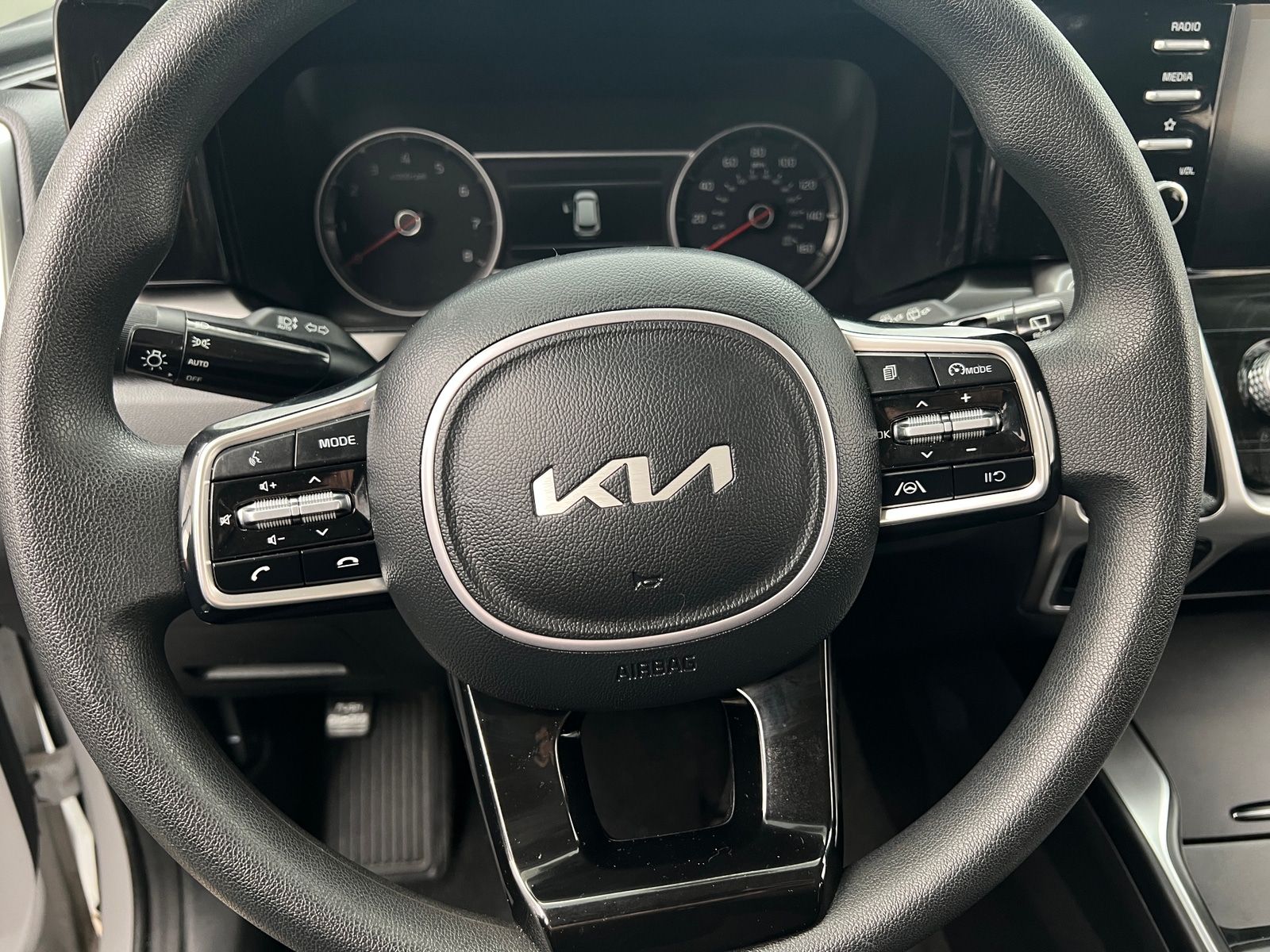 Thumbnail: 2022 Kia Sorento - 5