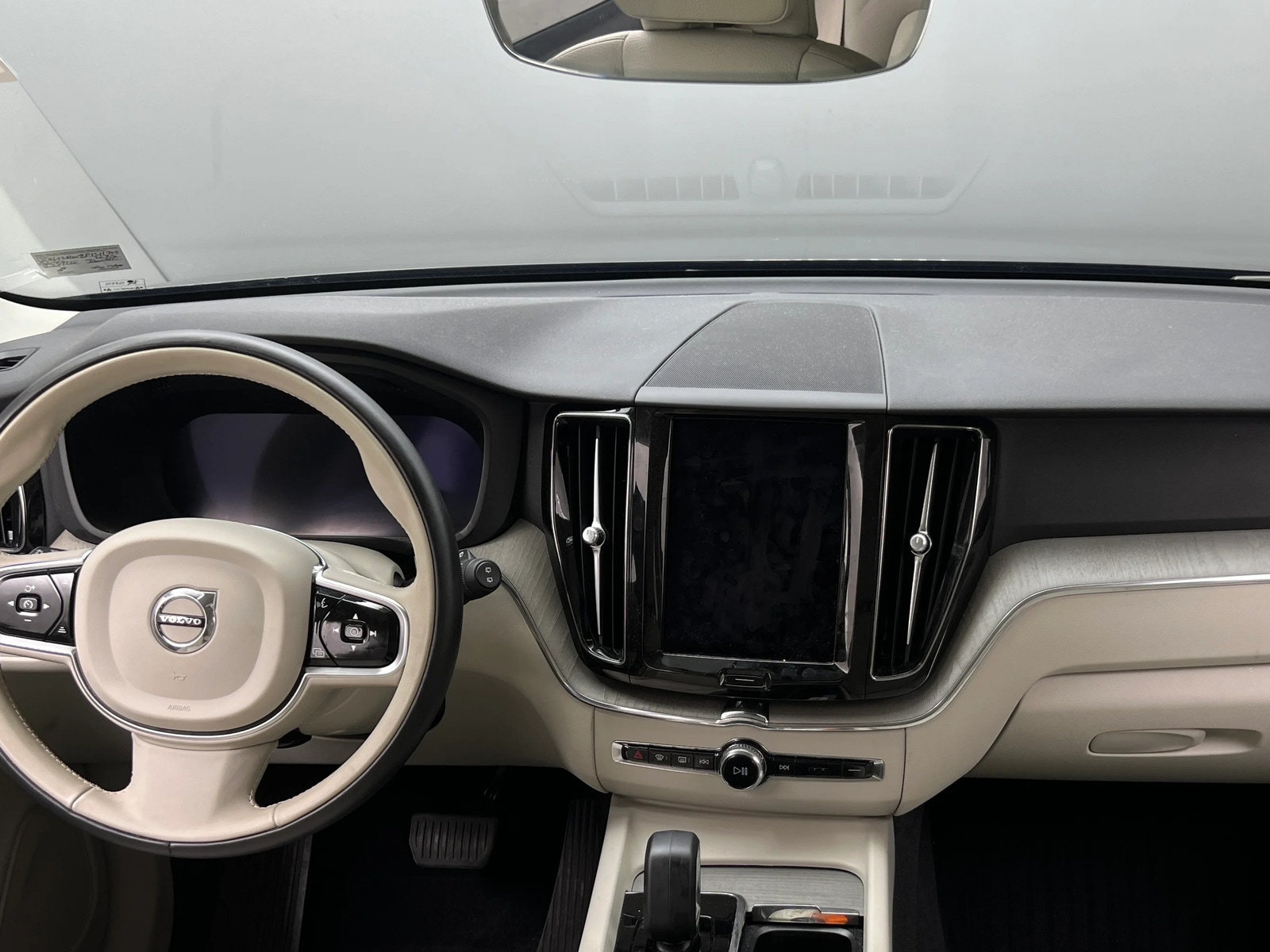 Thumbnail: 2023 Volvo XC60 - 2
