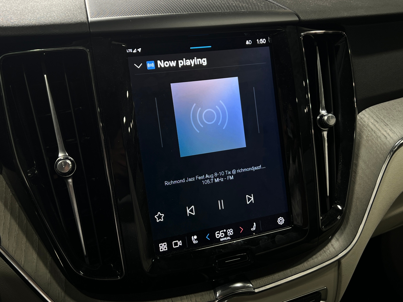 Thumbnail: 2023 Volvo XC60 - 3