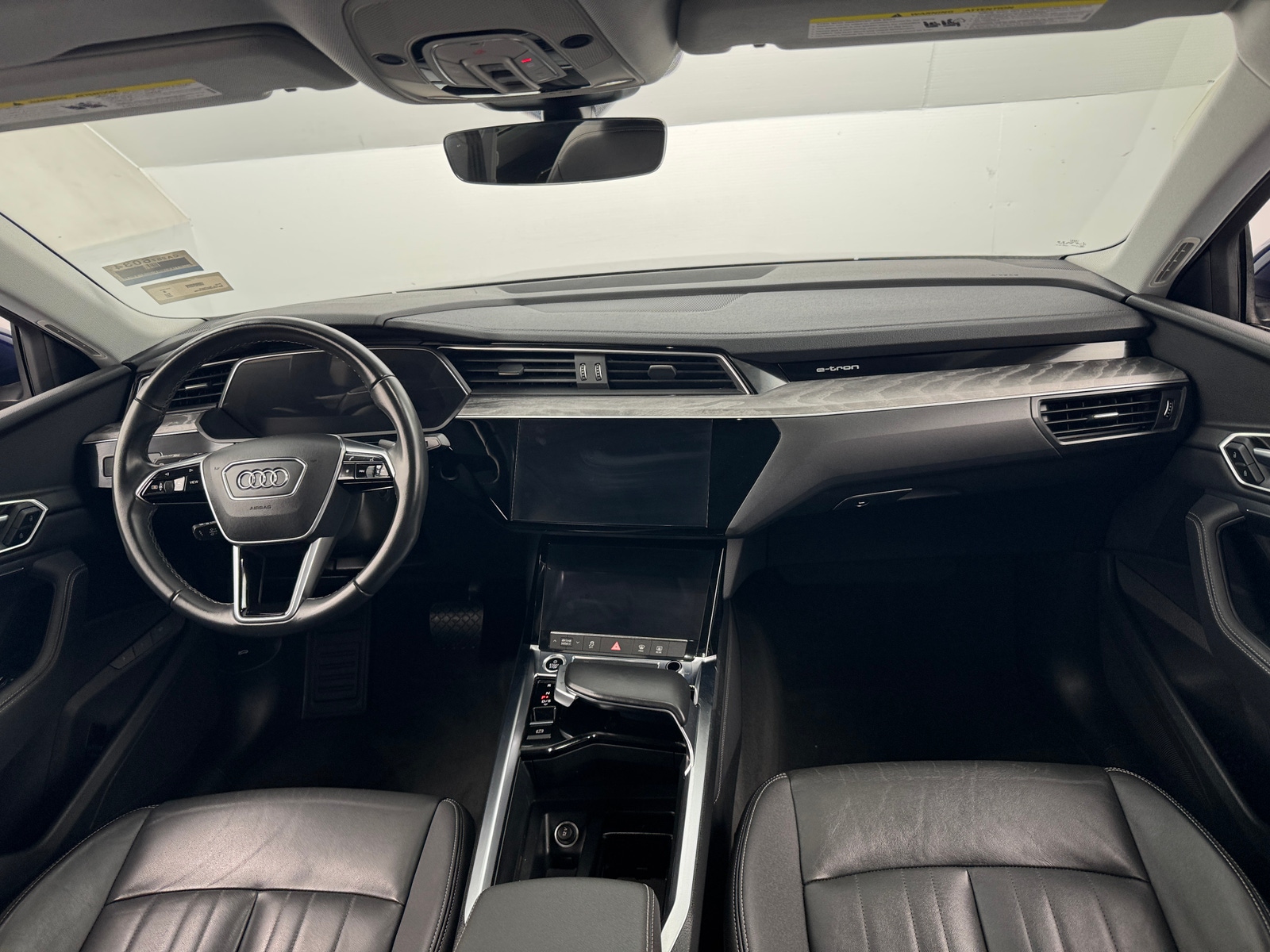 Thumbnail: 2022 Audi e-tron S - 2