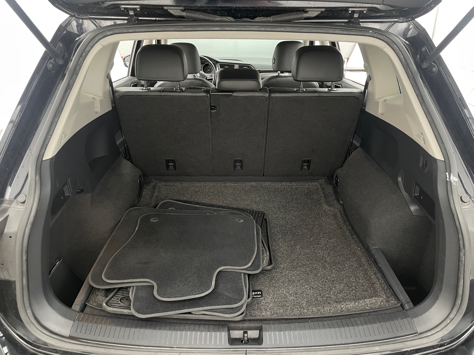 Thumbnail: 2018 Volkswagen Tiguan - 6
