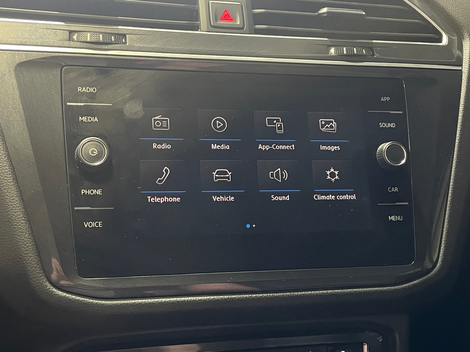 Thumbnail: 2018 Volkswagen Tiguan - 3