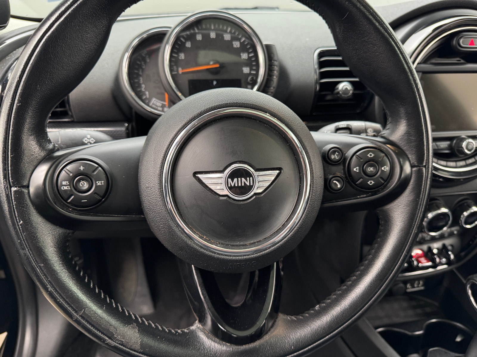 Thumbnail: 2017 MINI Cooper Clubman - 4