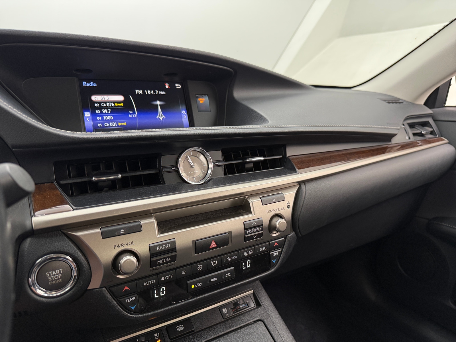 Thumbnail: 2015 Lexus ES - 3