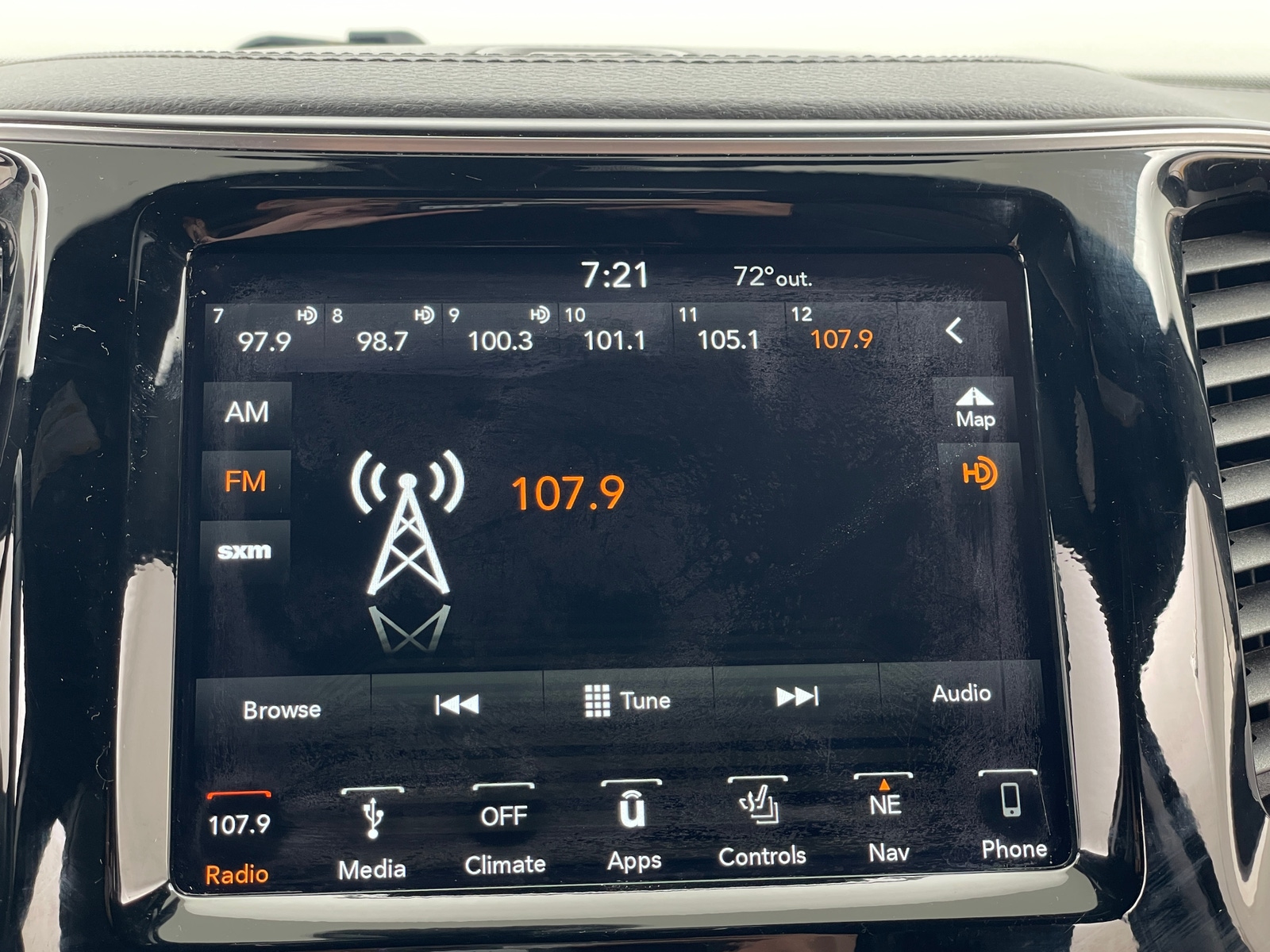 Thumbnail: 2019 Jeep Cherokee - 3