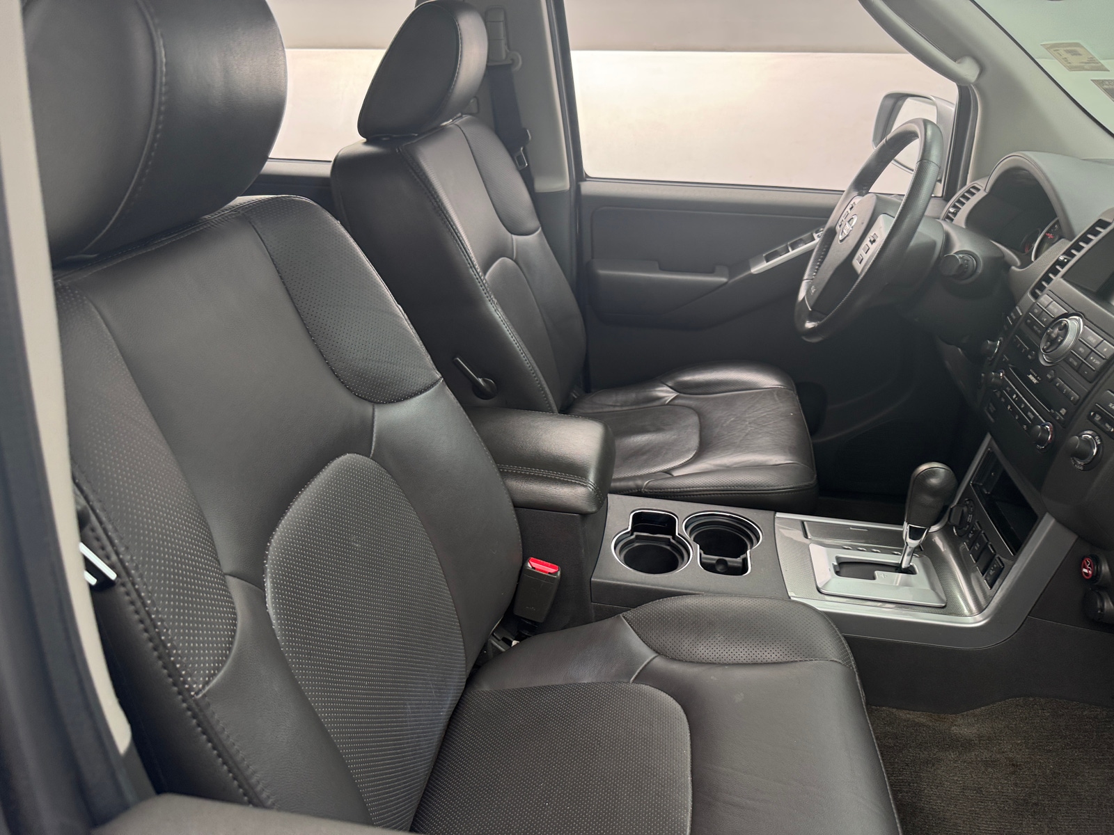 Thumbnail: 2011 Nissan Pathfinder - 2
