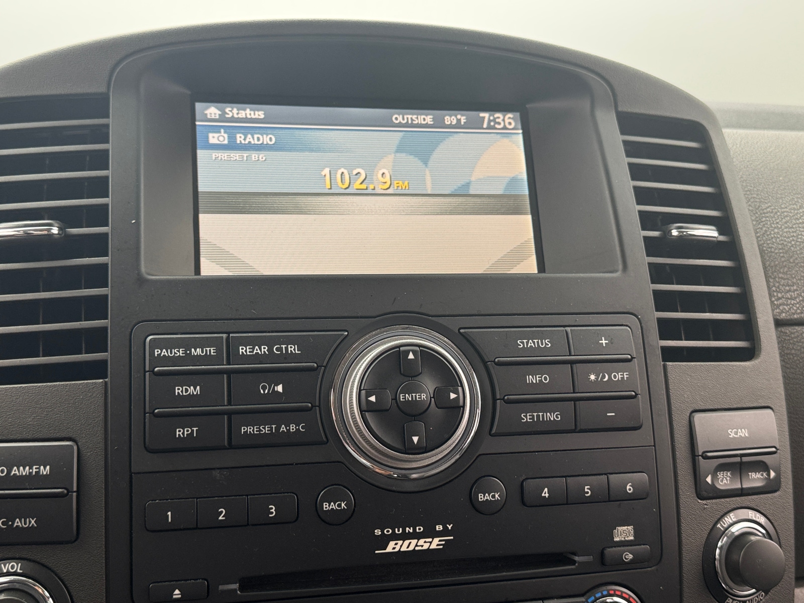 Thumbnail: 2011 Nissan Pathfinder - 4