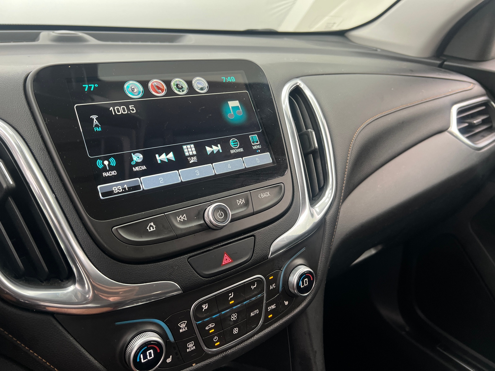 Thumbnail: 2018 Chevrolet Equinox - 3