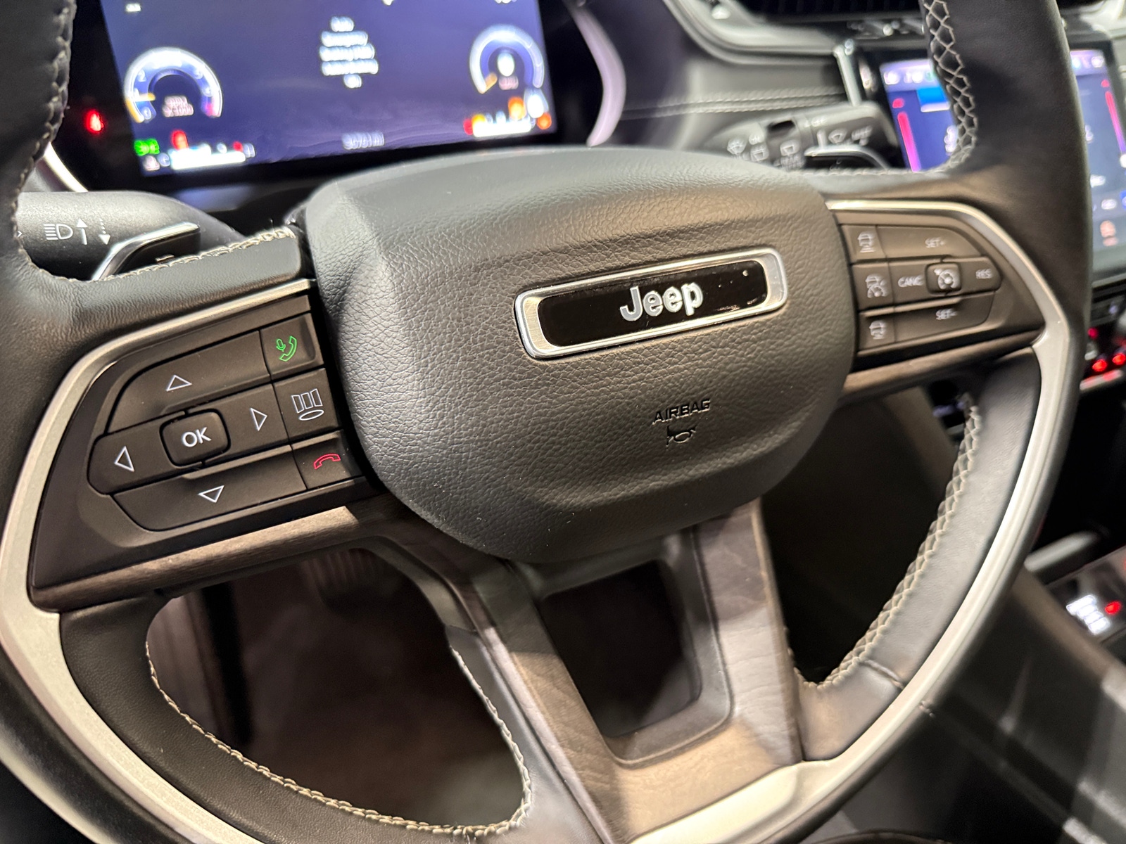 Thumbnail: 2022 Jeep Grand Cherokee L - 4