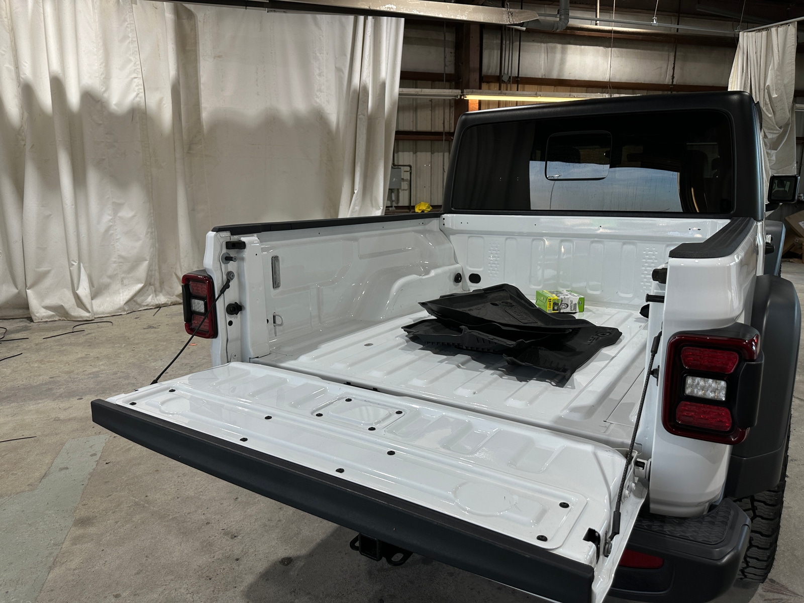 Thumbnail: 2023 Jeep Gladiator - 6
