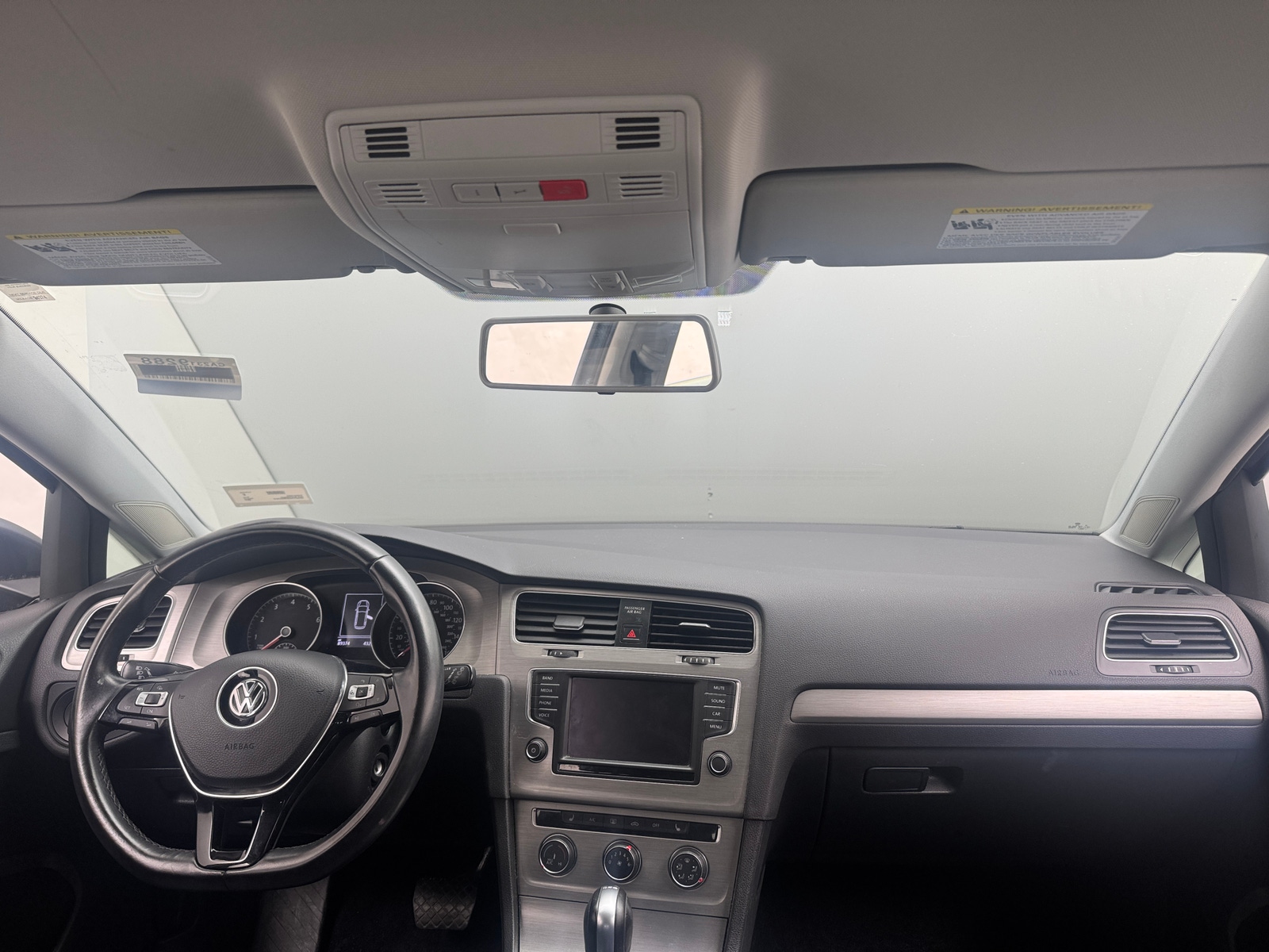Thumbnail: 2017 Volkswagen e-Golf - 3