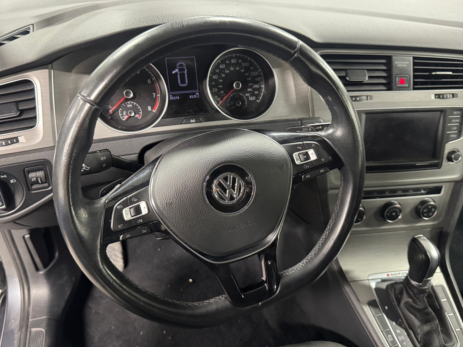 Thumbnail: 2017 Volkswagen e-Golf - 5