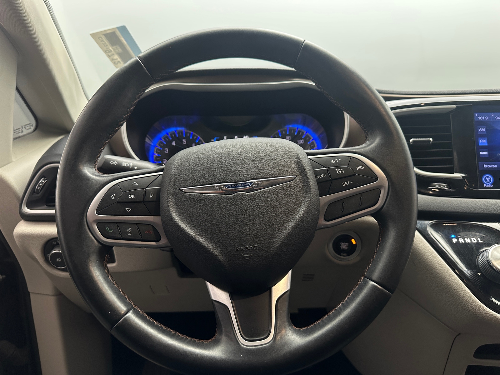 Thumbnail: 2017 Chrysler Pacifica - 4