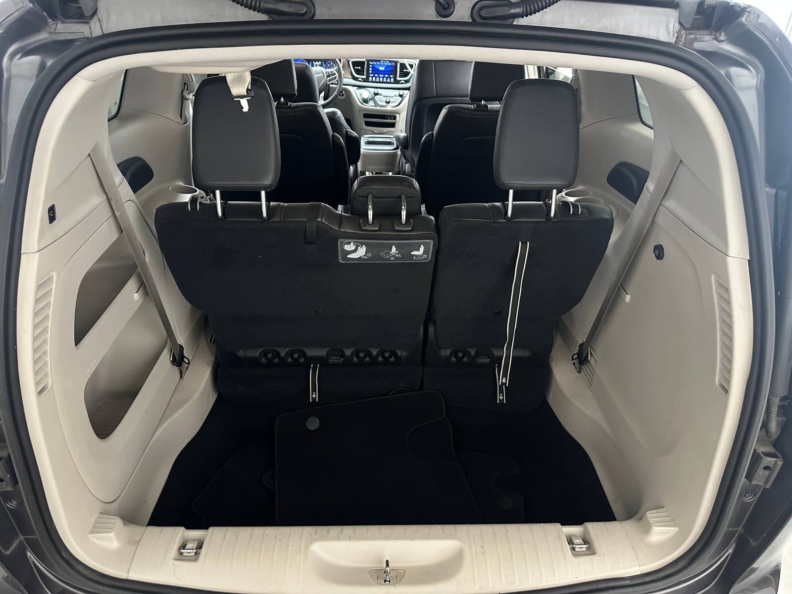 Thumbnail: 2017 Chrysler Pacifica - 6