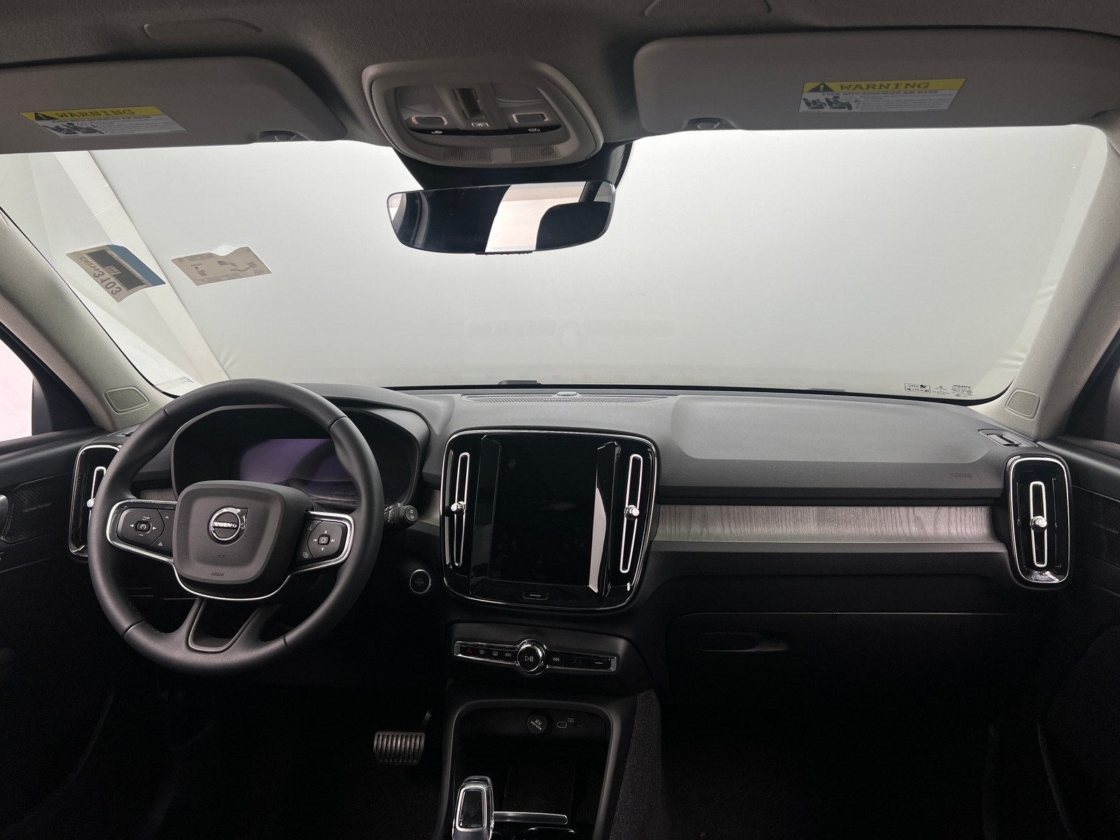 Thumbnail: 2023 Volvo XC40 - 2