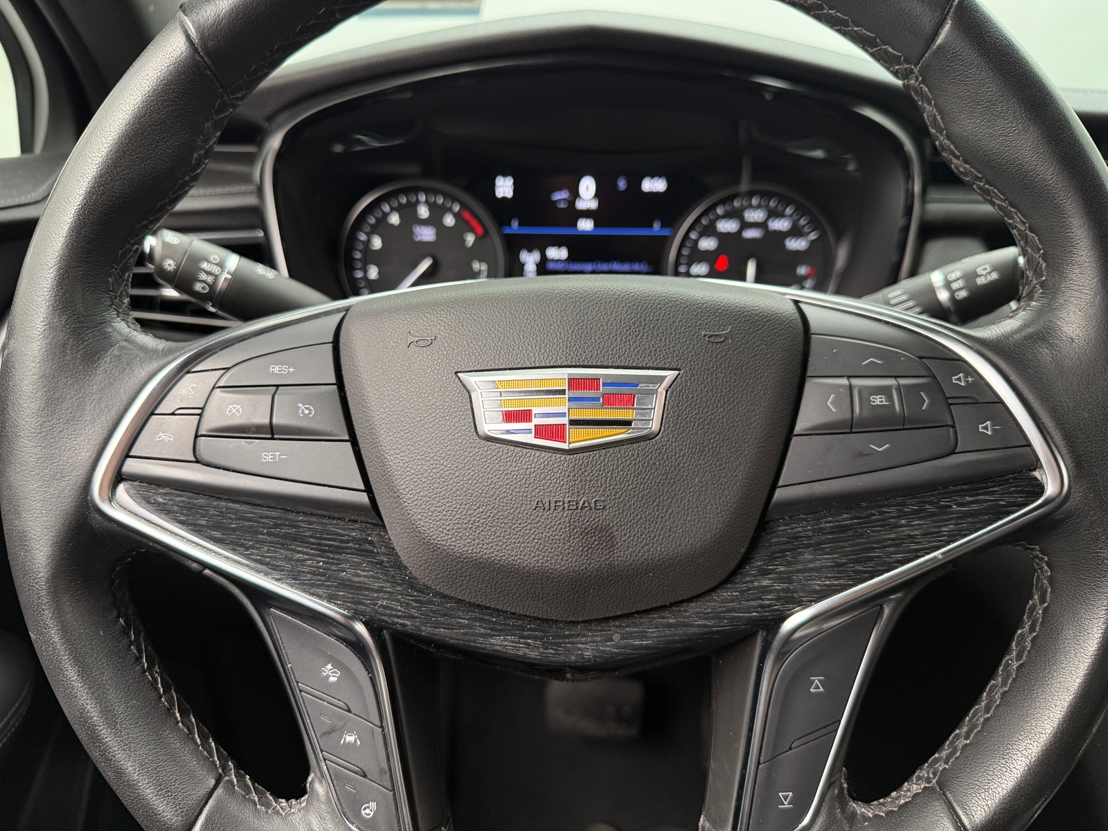 Thumbnail: 2022 Cadillac XT5 - 4