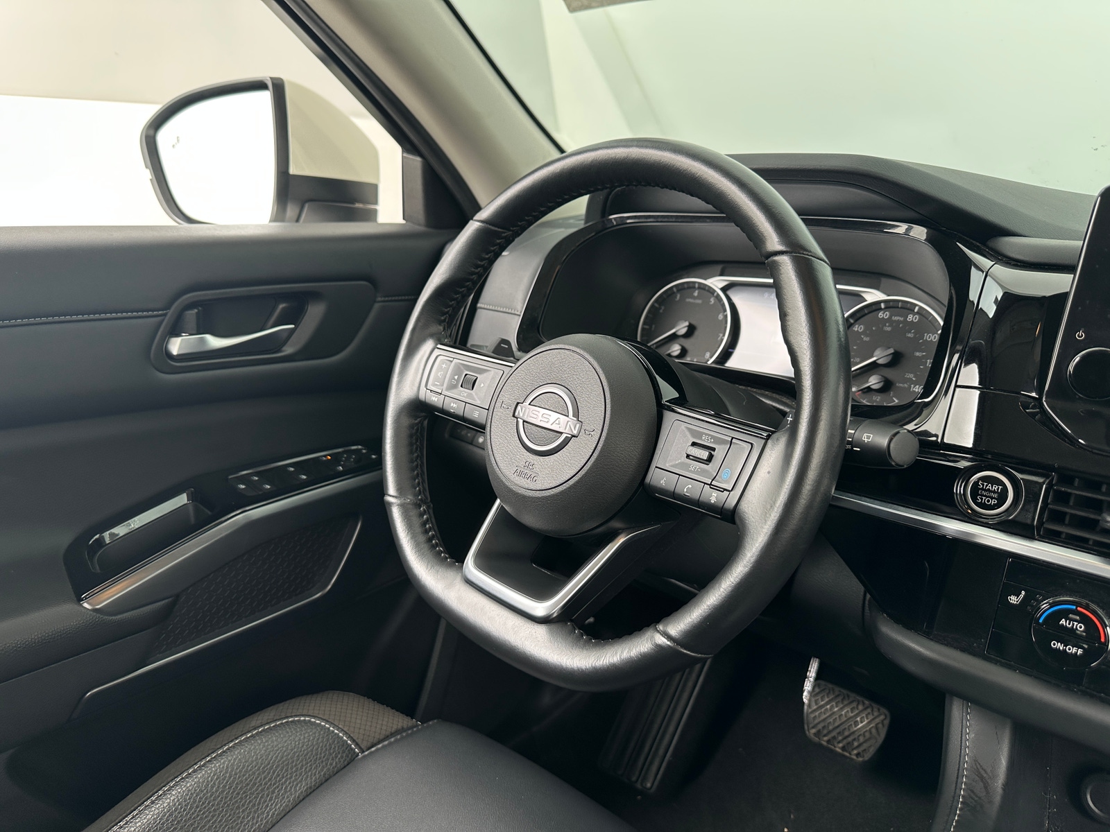 Thumbnail: 2023 Nissan Pathfinder - 4