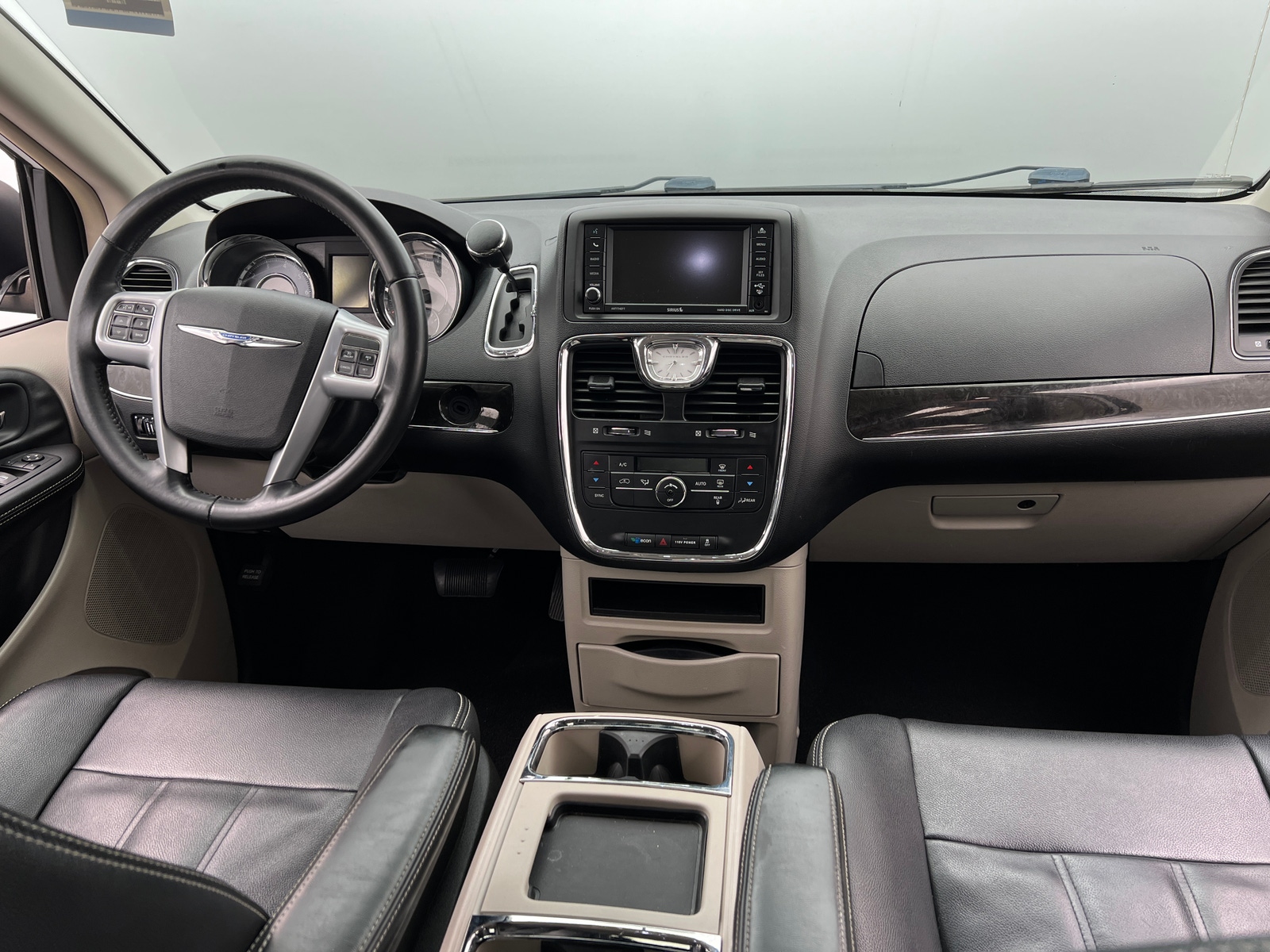 Thumbnail: 2014 Chrysler Town & Country - 2