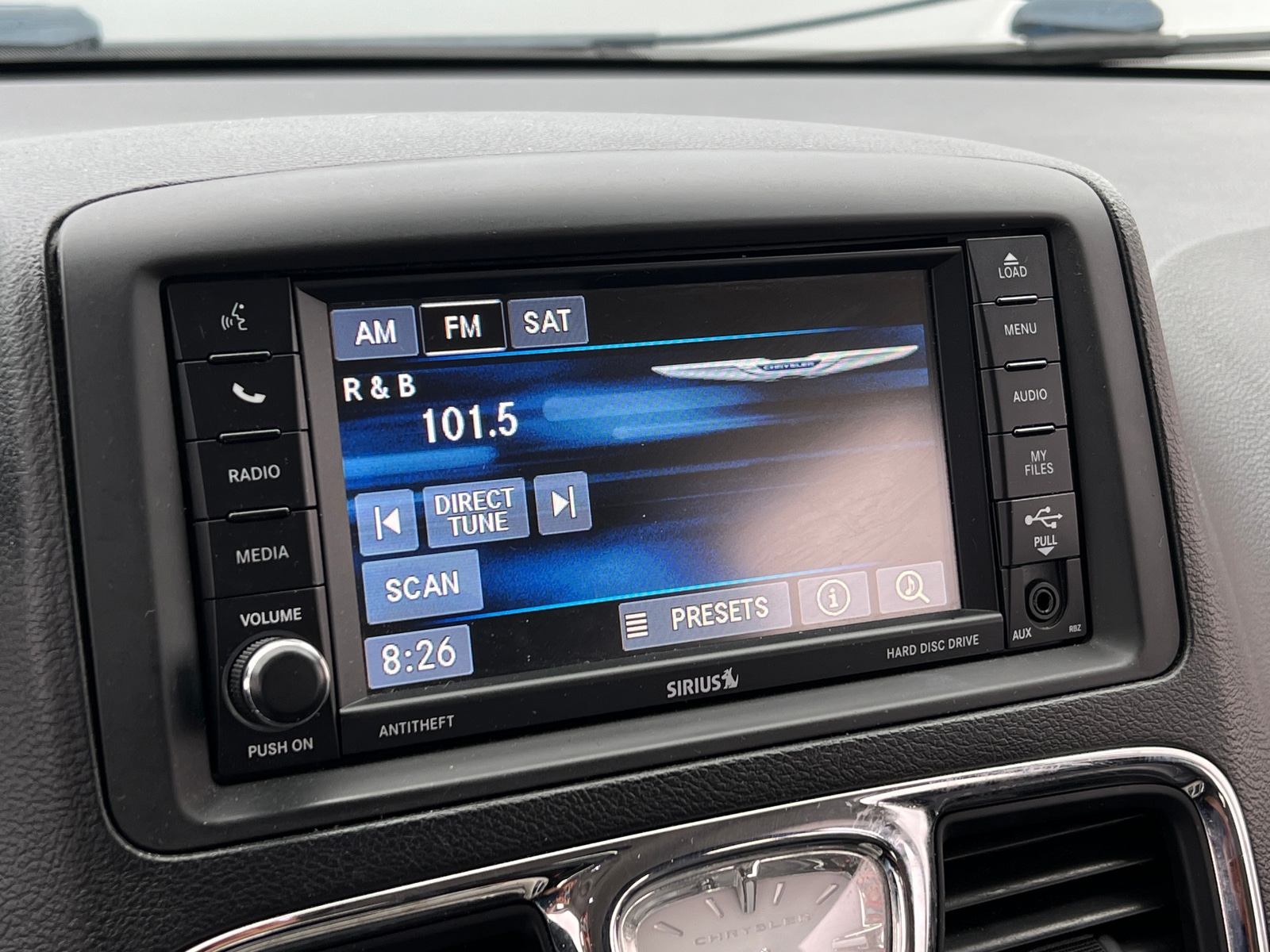 Thumbnail: 2014 Chrysler Town & Country - 3