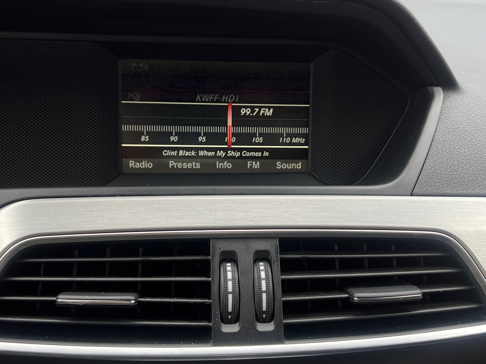Thumbnail: 2015 Mercedes-Benz C-Class - 2