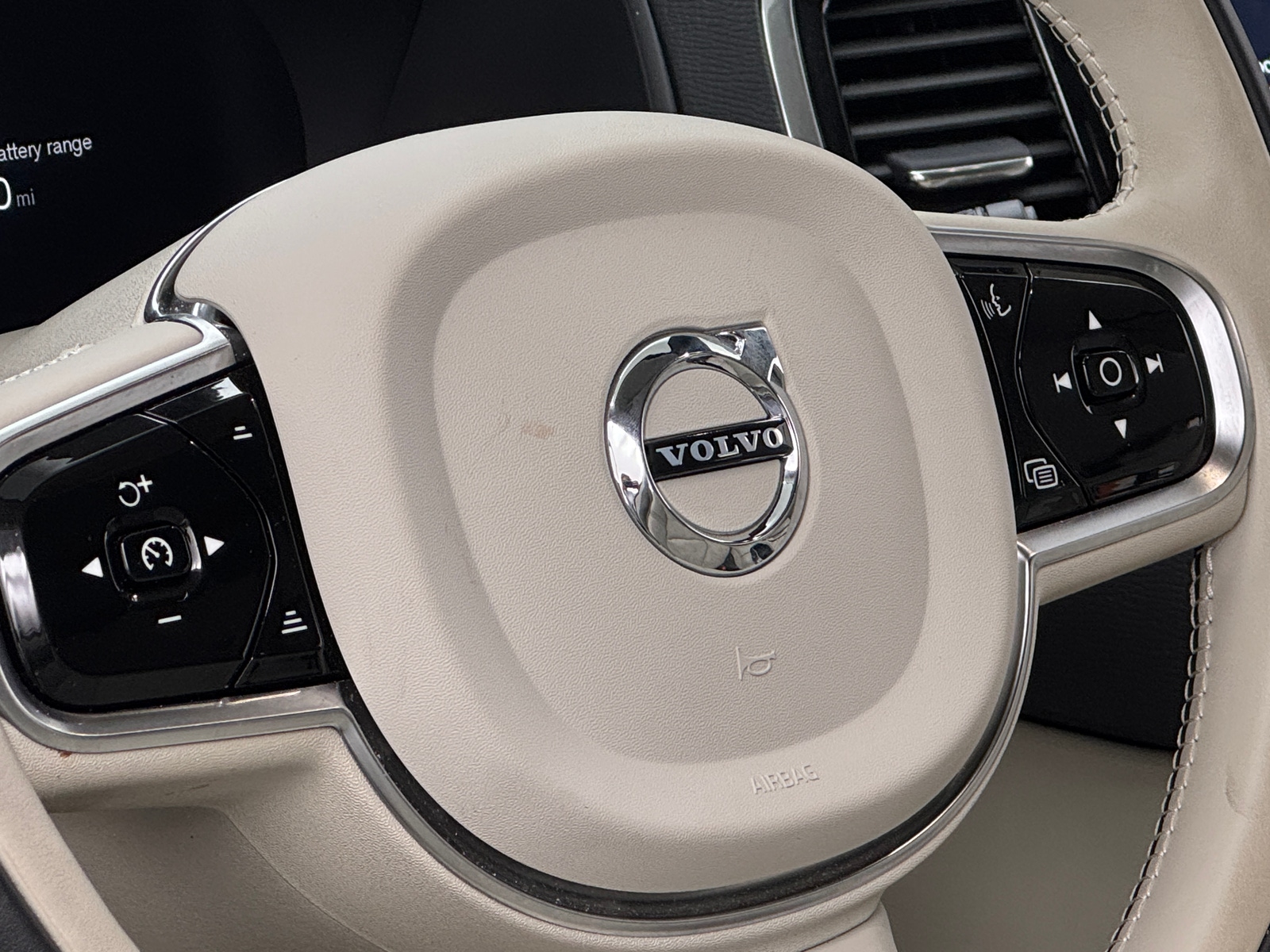 Thumbnail: 2023 Volvo XC90 - 4