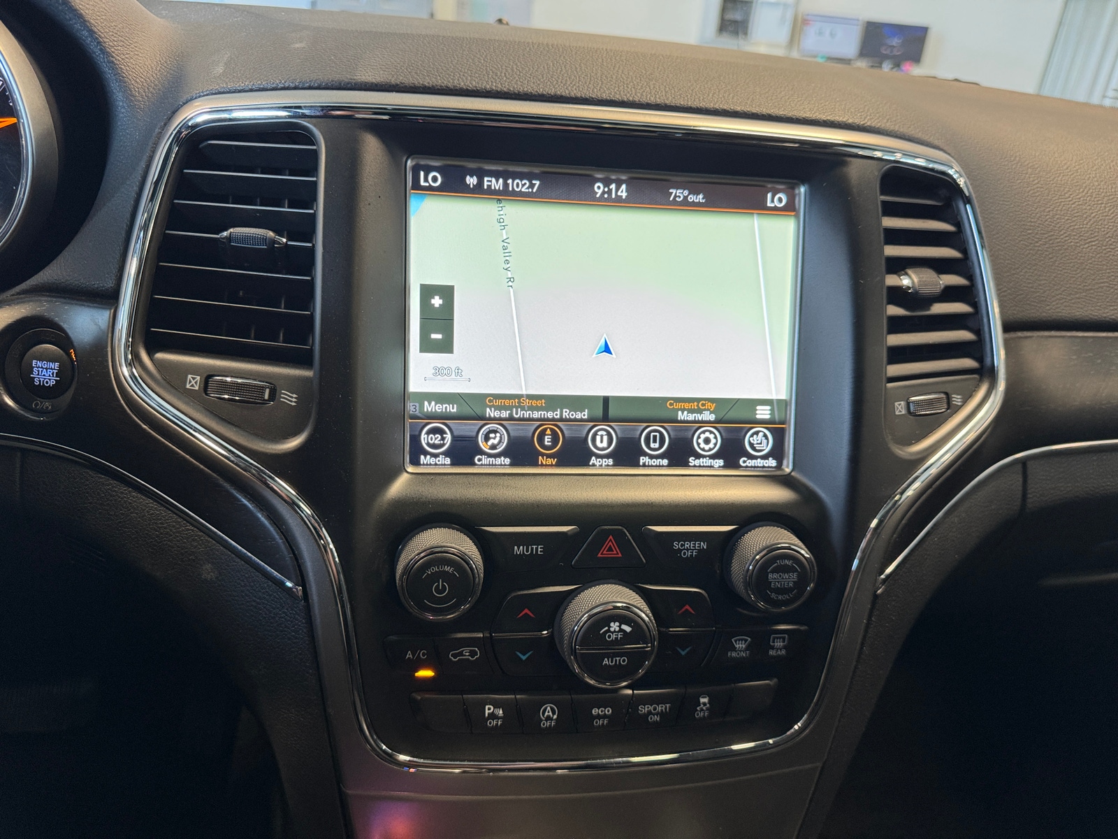 Thumbnail: 2018 Jeep Grand Cherokee - 3