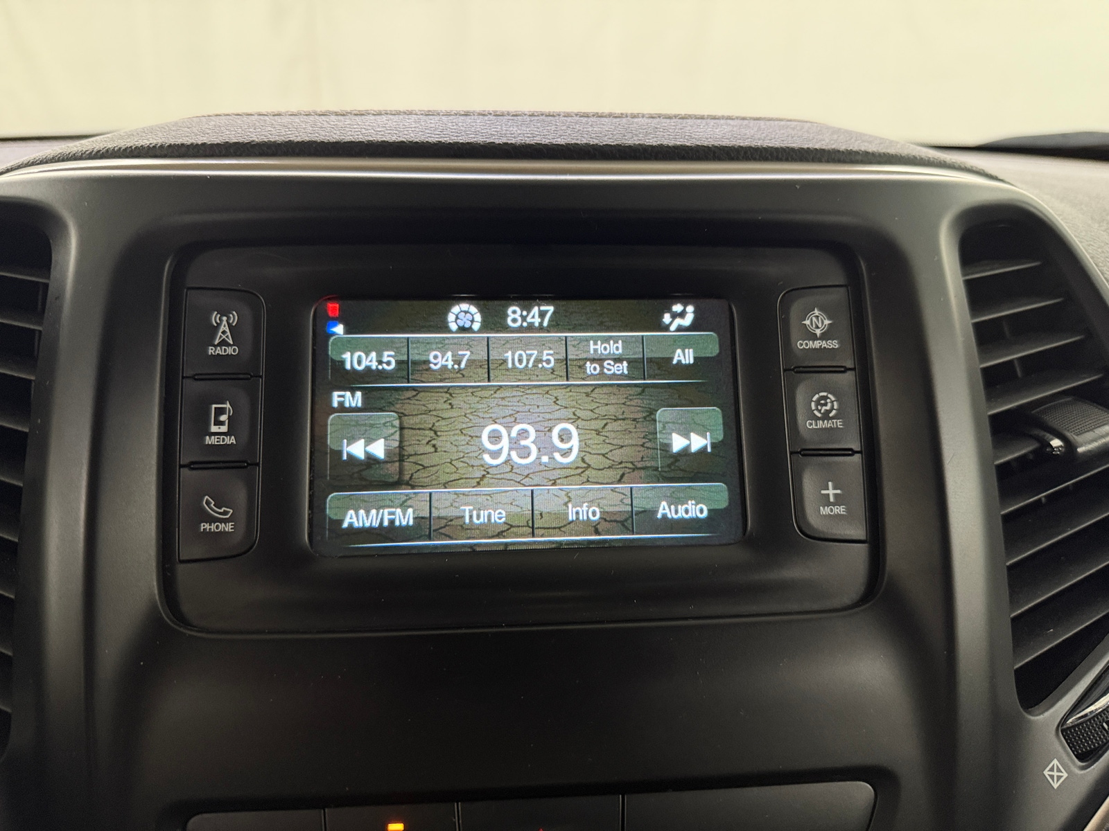 Thumbnail: 2016 Jeep Cherokee - 4