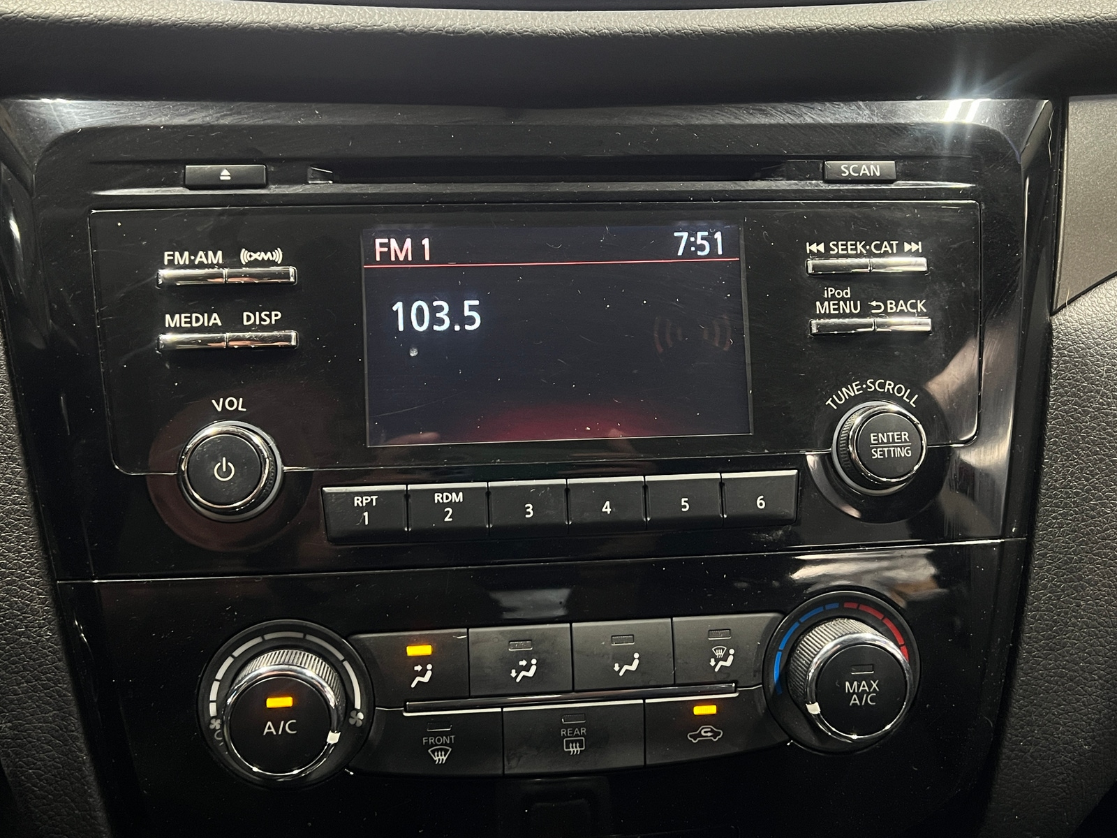 Thumbnail: 2018 Nissan Rogue Sport - 4