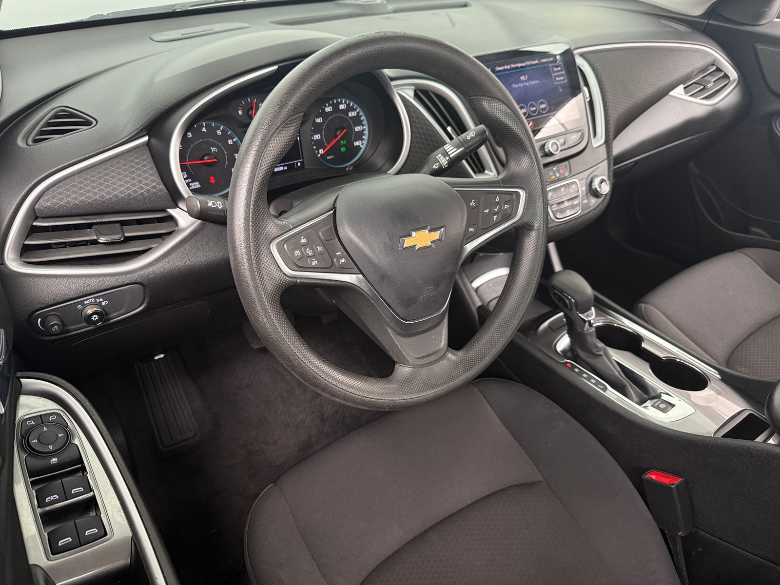 Thumbnail: 2023 Chevrolet Malibu - 3