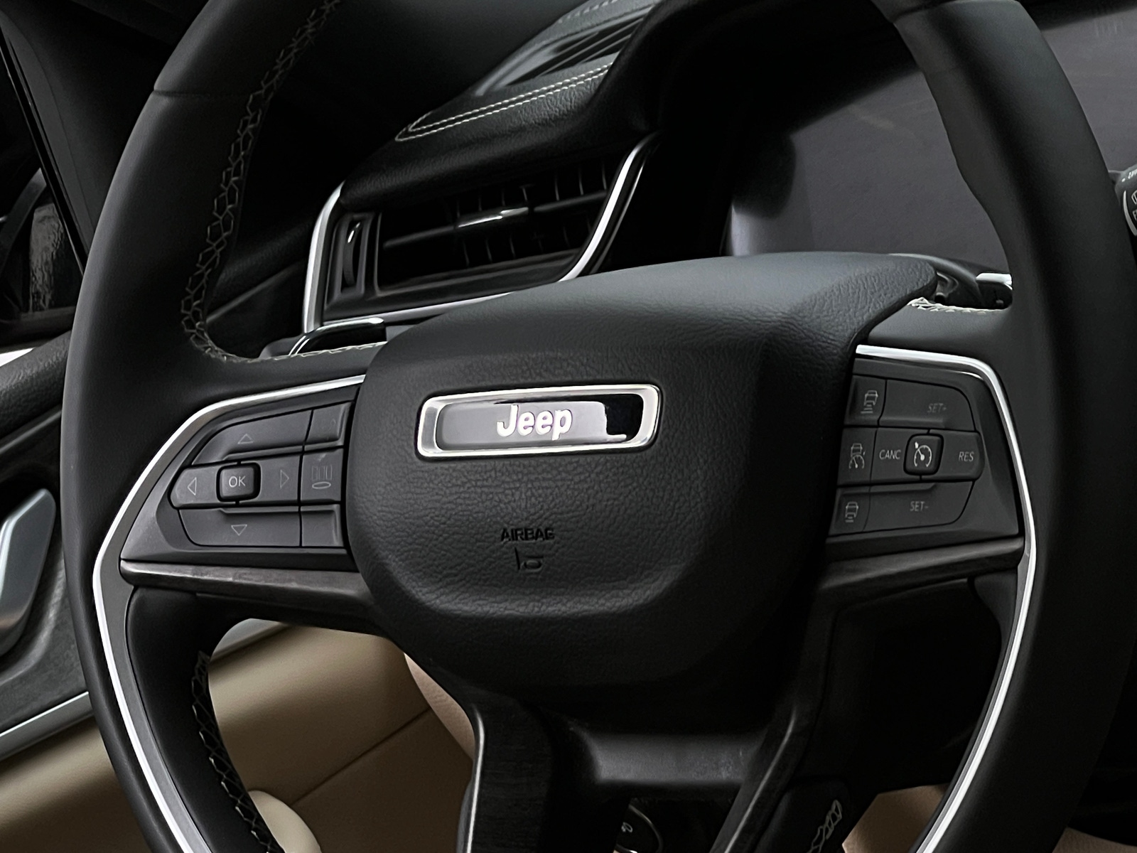 Thumbnail: 2024 Jeep Grand Cherokee - 4
