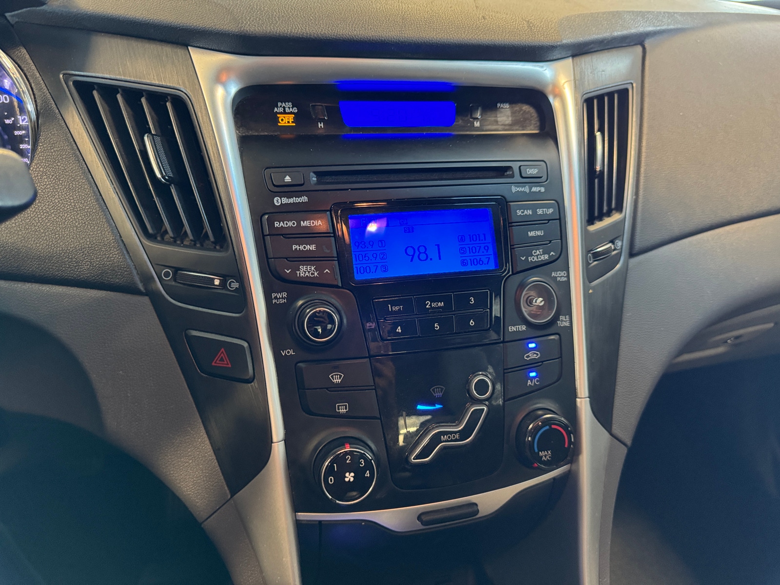 Thumbnail: 2012 Hyundai Sonata - 4