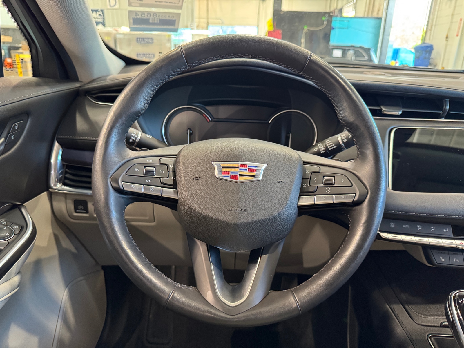 Thumbnail: 2023 Cadillac XT4 - 4