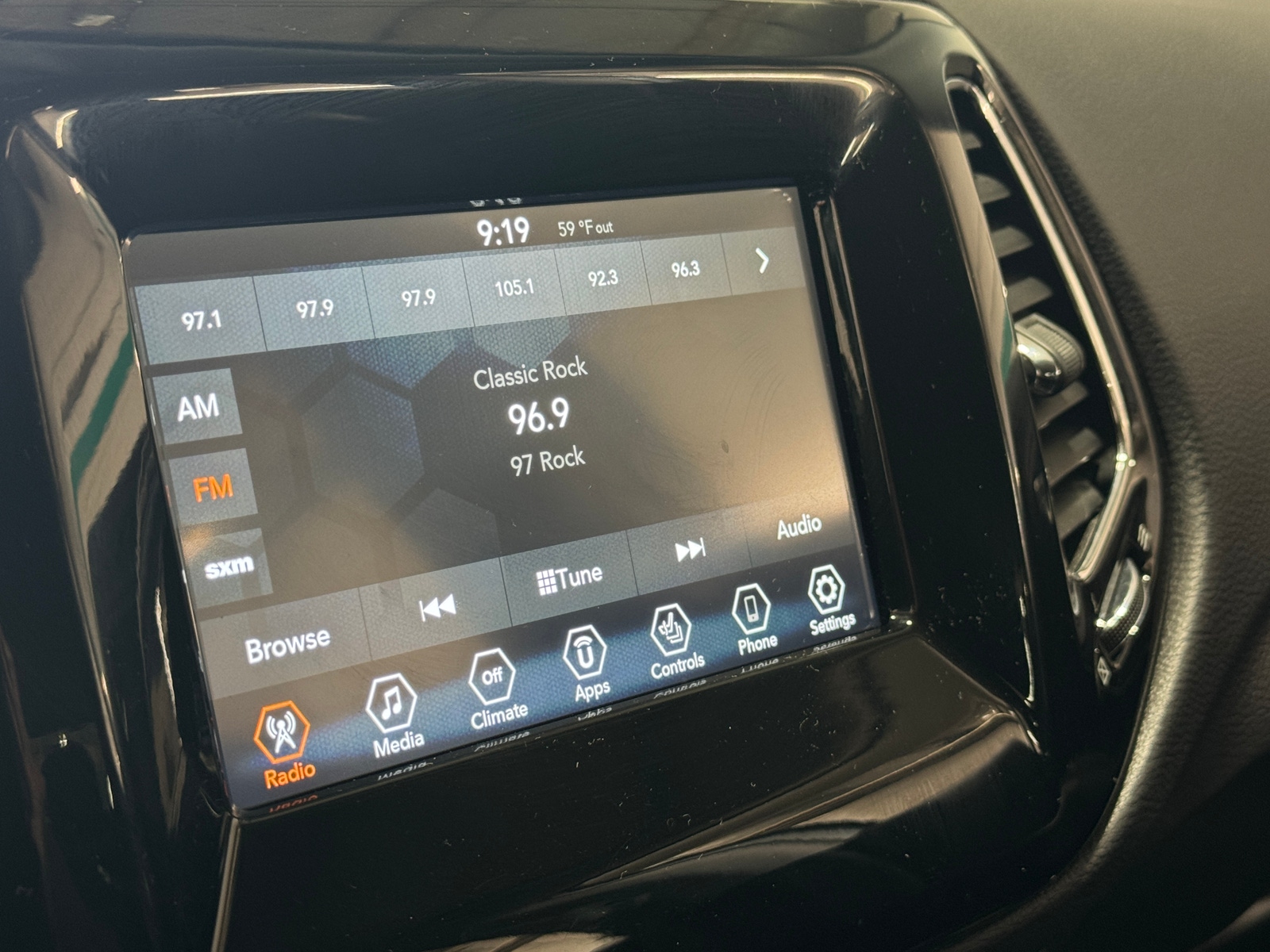 Thumbnail: 2019 Jeep Compass - 4