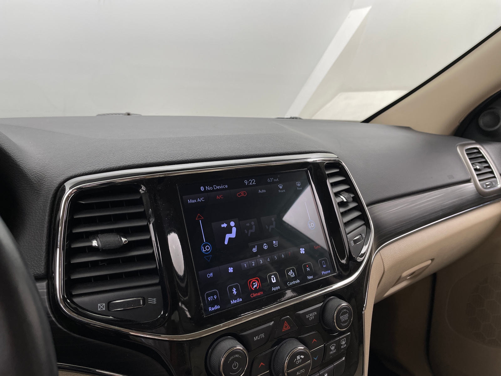 Thumbnail: 2019 Jeep Grand Cherokee - 3