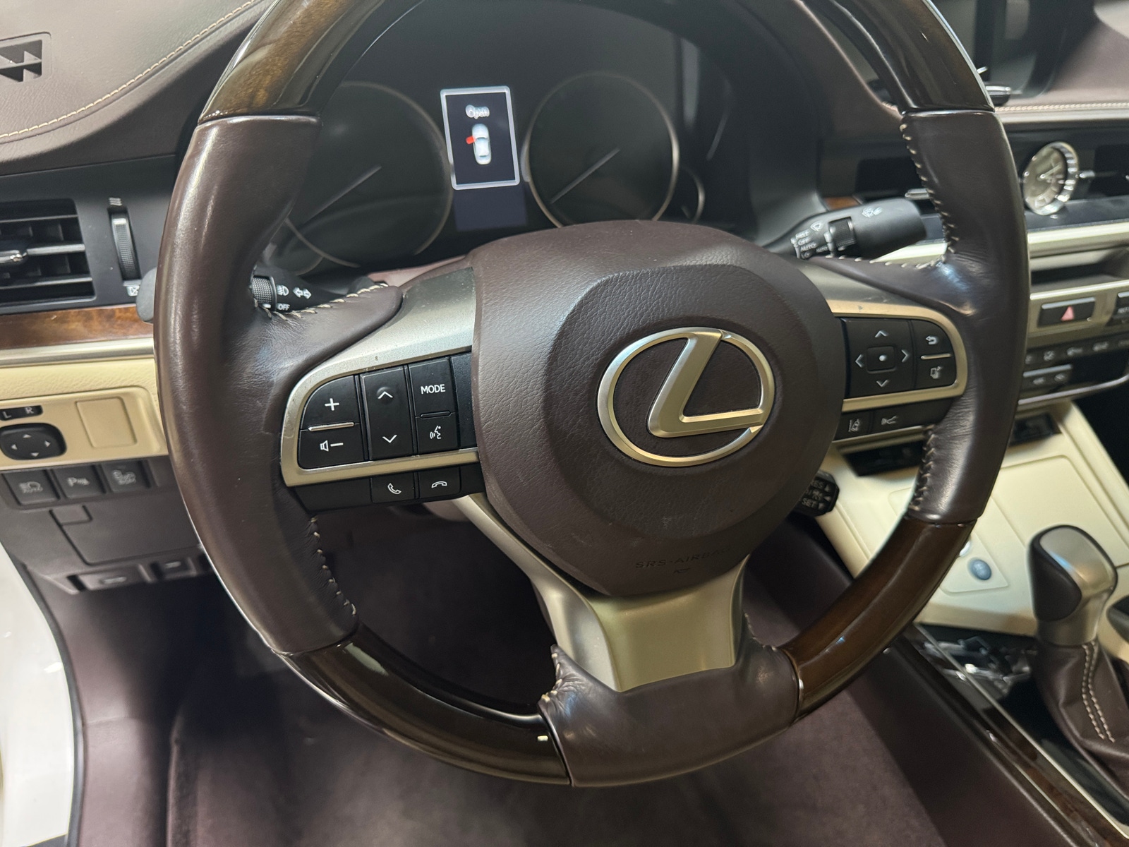 Thumbnail: 2016 Lexus ES - 4
