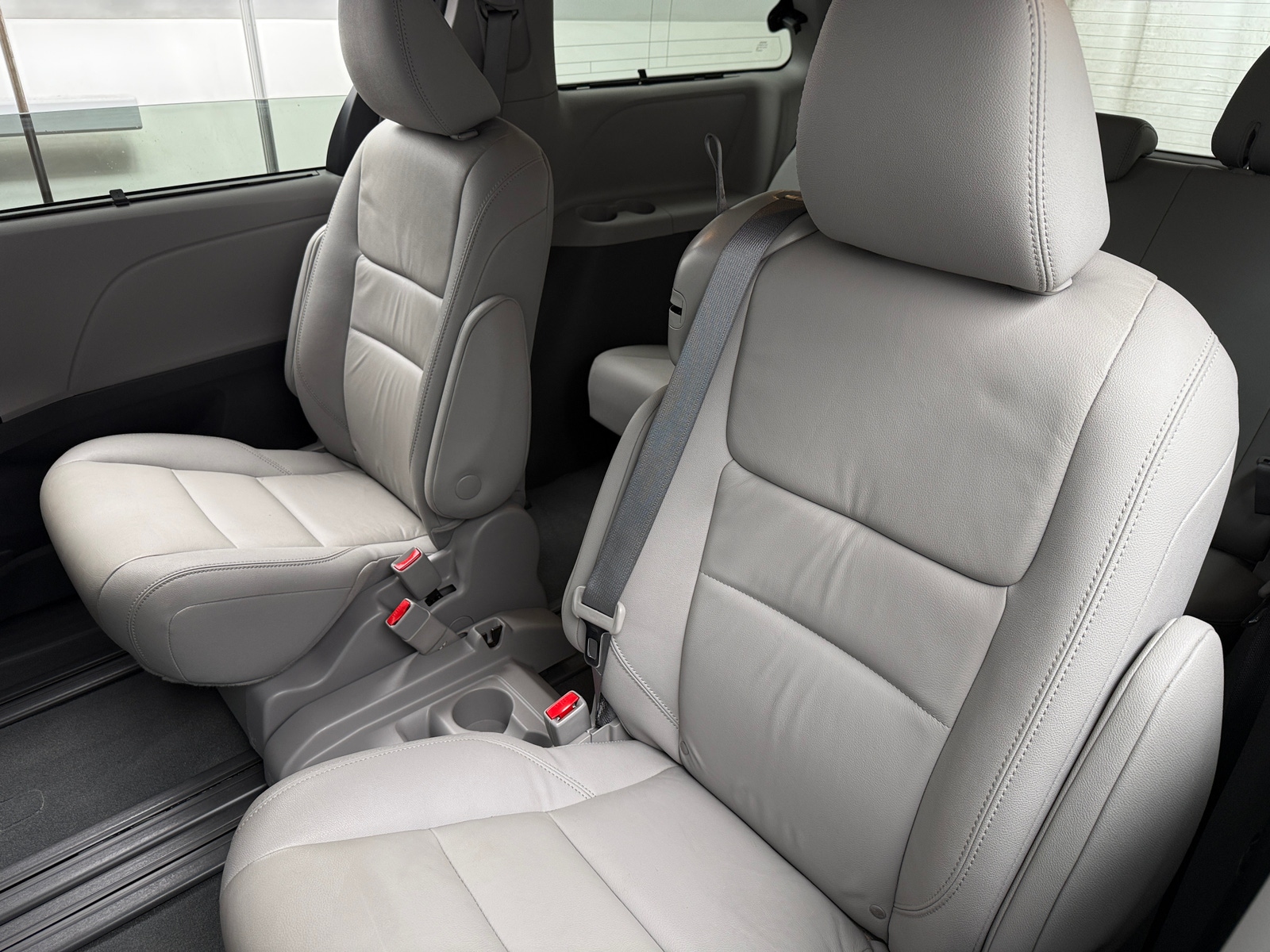 Thumbnail: 2020 Toyota Sienna - 5