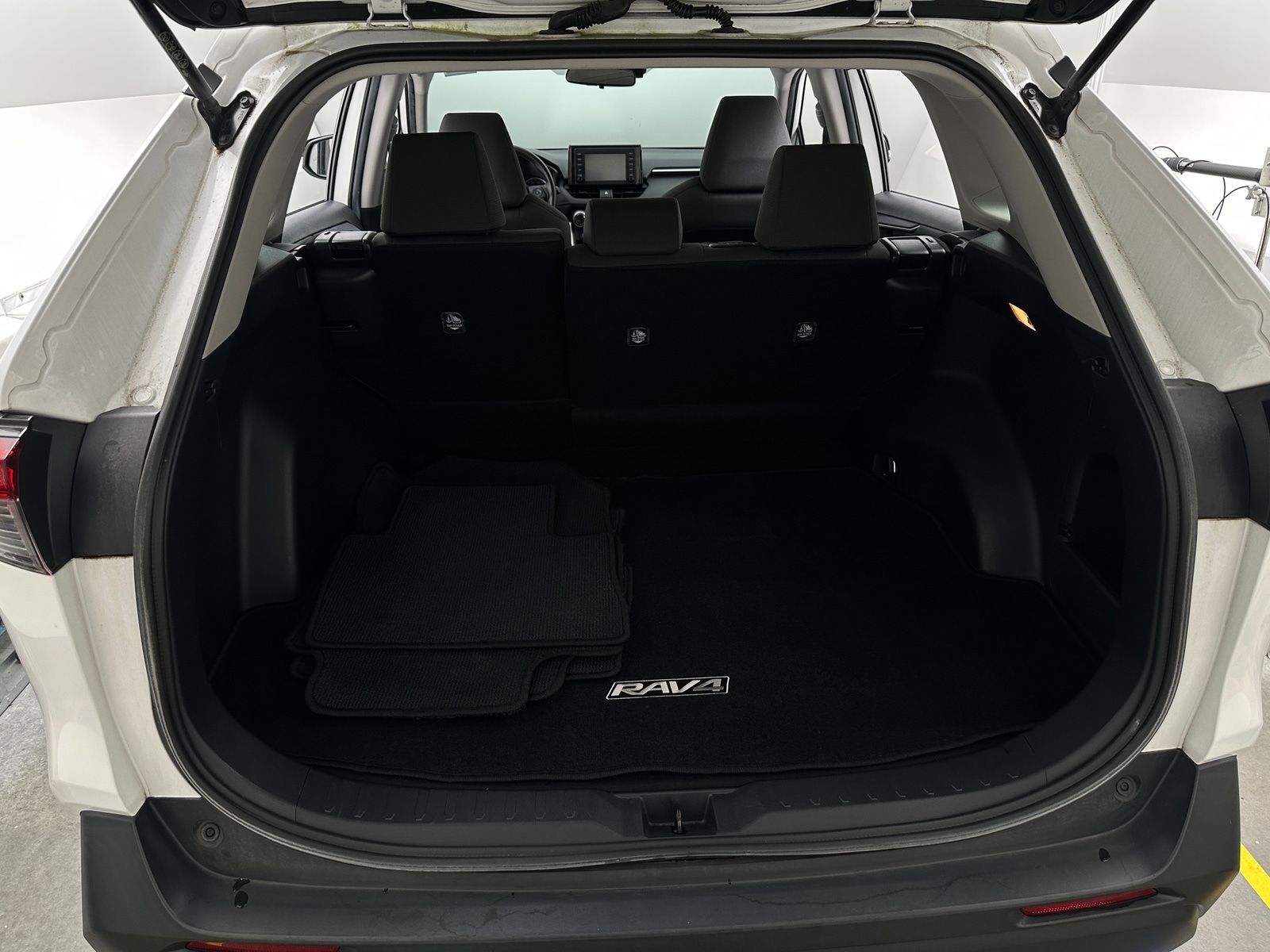 Thumbnail: 2019 Toyota RAV4 - 7