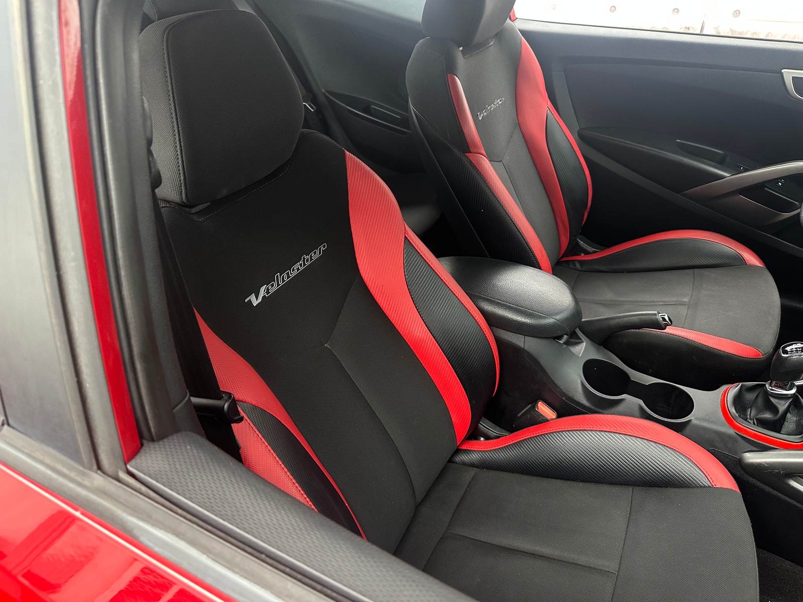 Thumbnail: 2016 Hyundai Veloster - 2