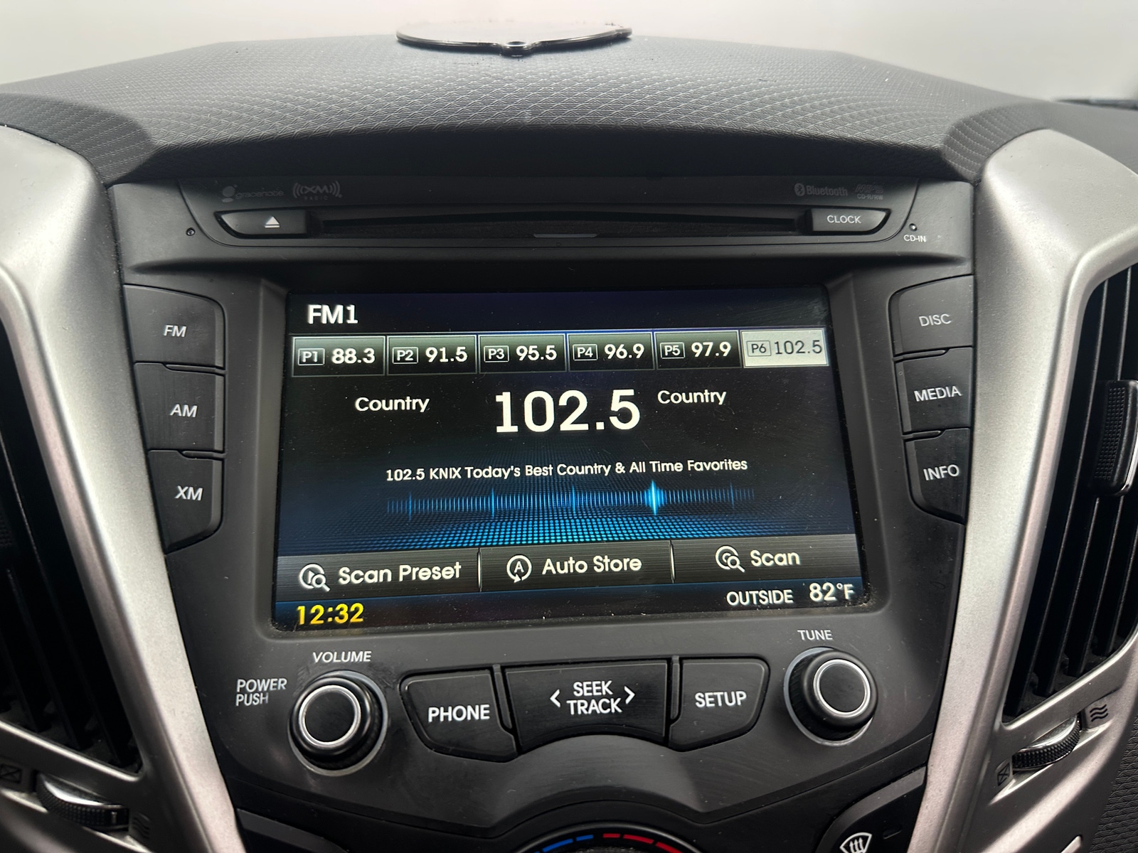 Thumbnail: 2016 Hyundai Veloster - 3